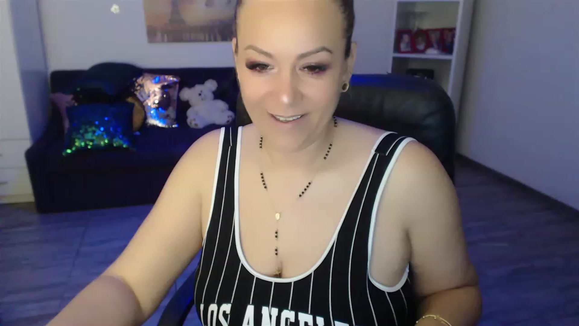 Gallery image thumbnail from A_baby_Boo's myfreecams stream on, 04/12/2023, 18:35 image 14 of 20
