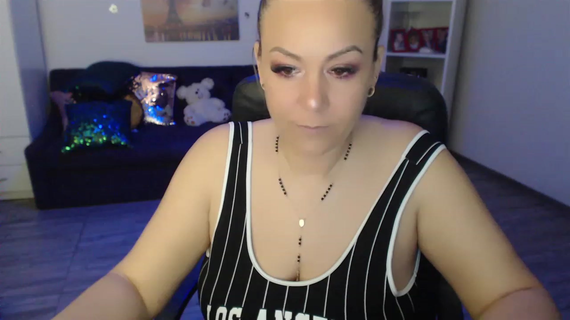 Gallery image thumbnail from A_baby_Boo's myfreecams stream on, 04/12/2023, 18:35 image 16 of 20