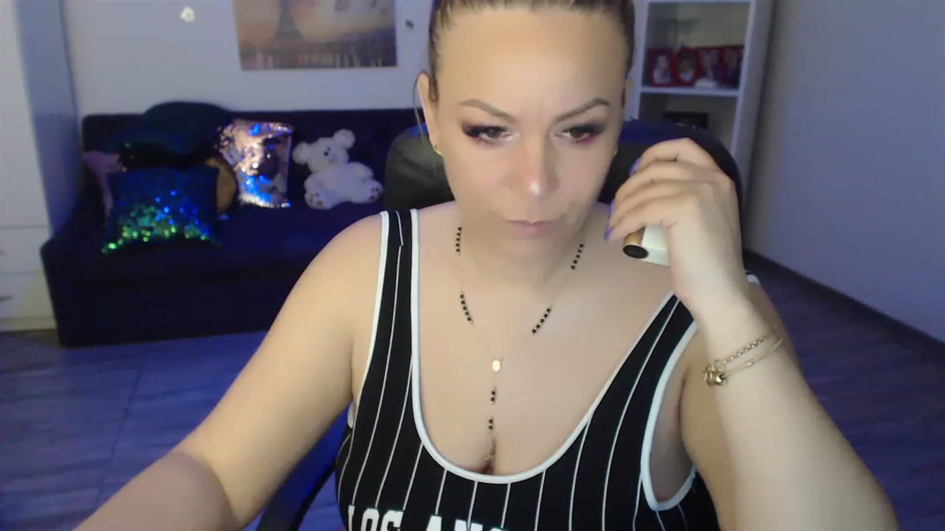 Gallery image thumbnail from A_baby_Boo's myfreecams stream on, 04/12/2023, 18:35 image 17 of 20
