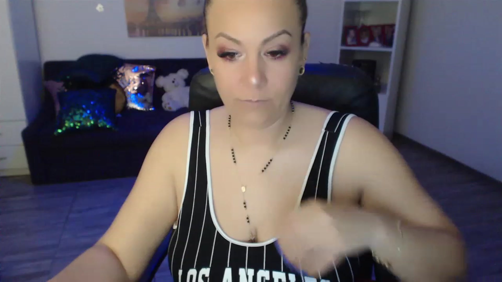 Gallery image thumbnail from A_baby_Boo's myfreecams stream on, 04/12/2023, 18:35 image 8 of 20