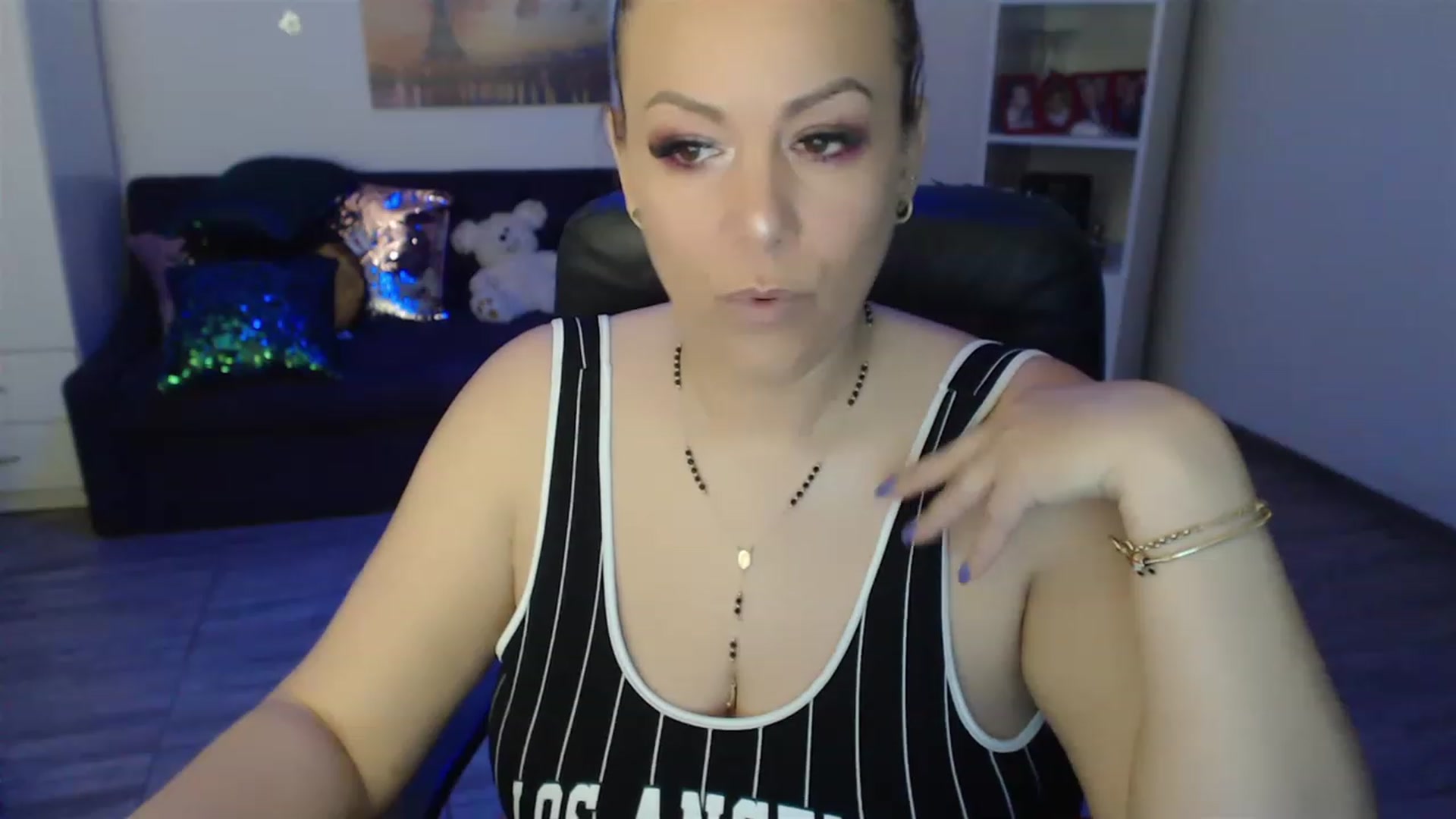 Gallery image thumbnail from A_baby_Boo's myfreecams stream on, 04/12/2023, 18:35 image 2 of 20