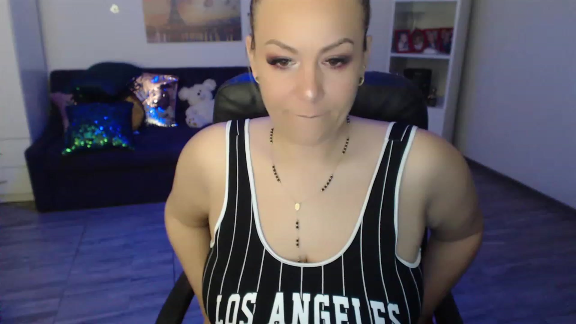 Gallery image thumbnail from A_baby_Boo's myfreecams stream on, 04/12/2023, 18:35 image 13 of 20