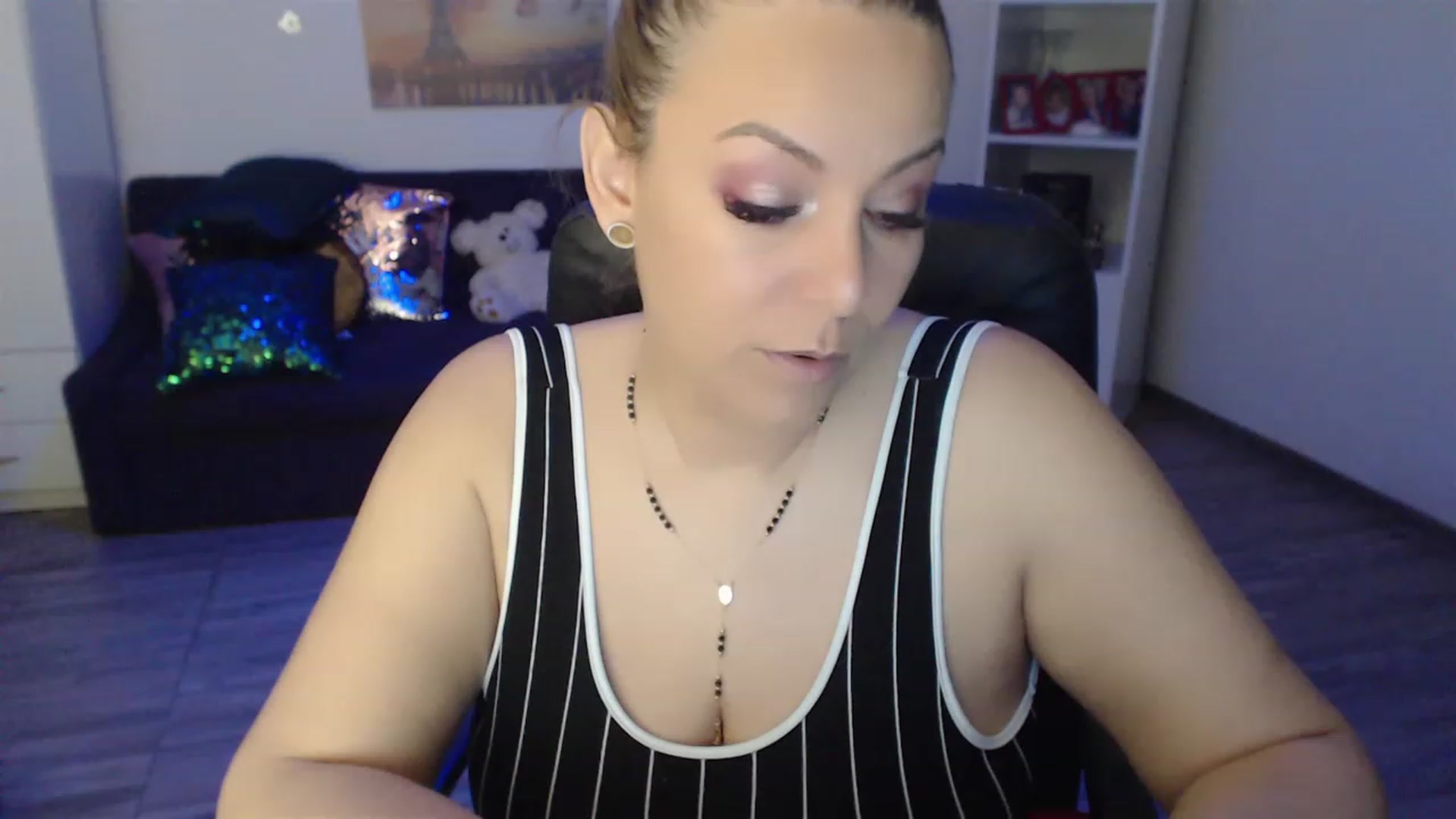 Gallery image thumbnail from A_baby_Boo's myfreecams stream on, 04/12/2023, 18:35 image 3 of 20