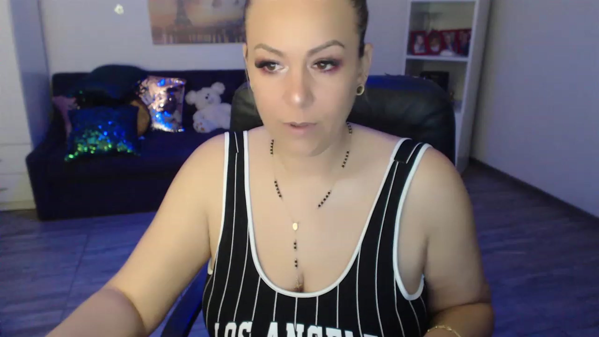Gallery image thumbnail from A_baby_Boo's myfreecams stream on, 04/12/2023, 18:35 image 12 of 20