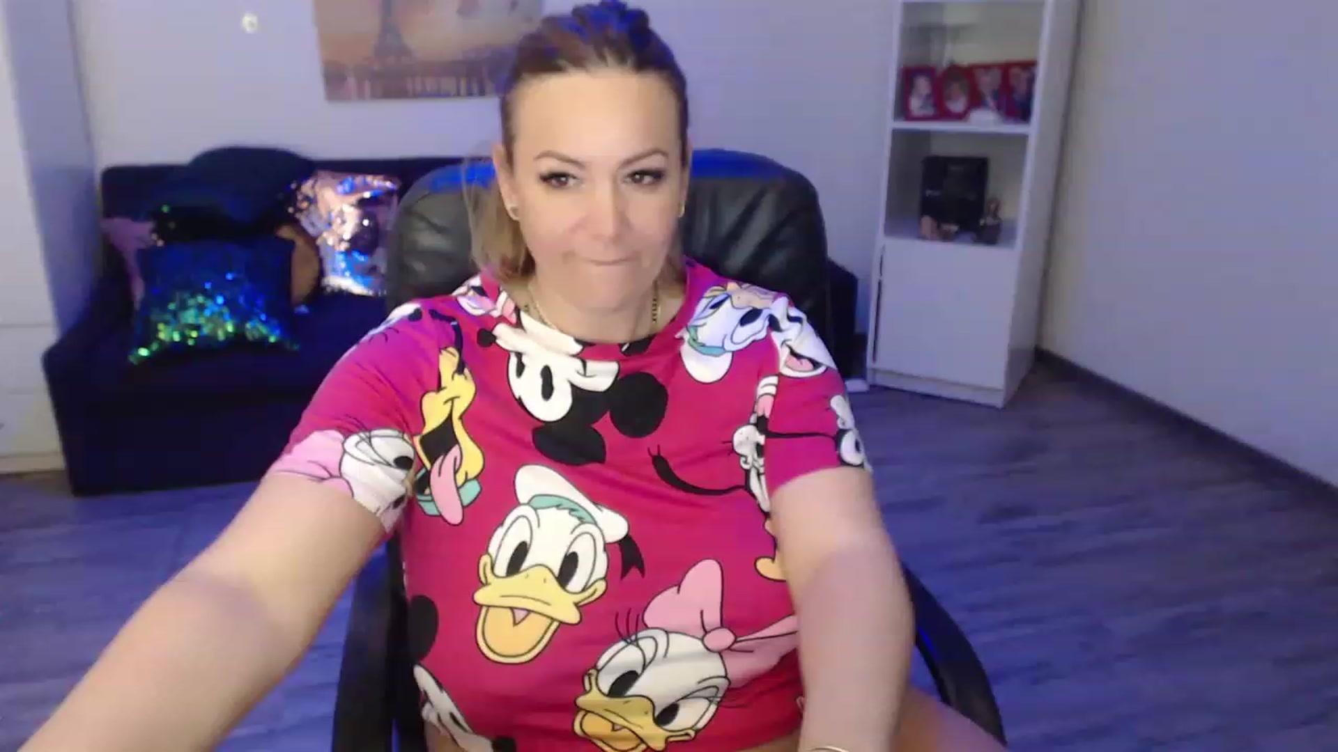 Gallery image thumbnail from A_baby_Boo's myfreecams stream on, 04/17/2023, 04:50 image 4 of 20