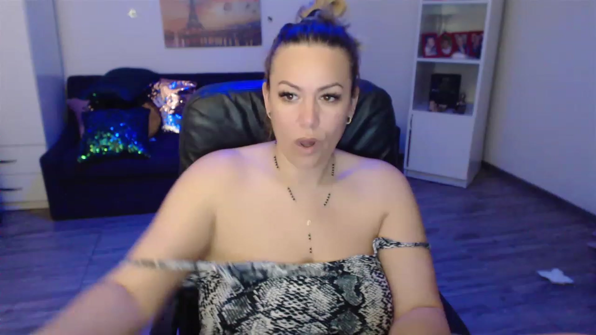 Gallery image thumbnail from A_baby_Boo's myfreecams stream on, 04/18/2023, 05:24 image 4 of 20