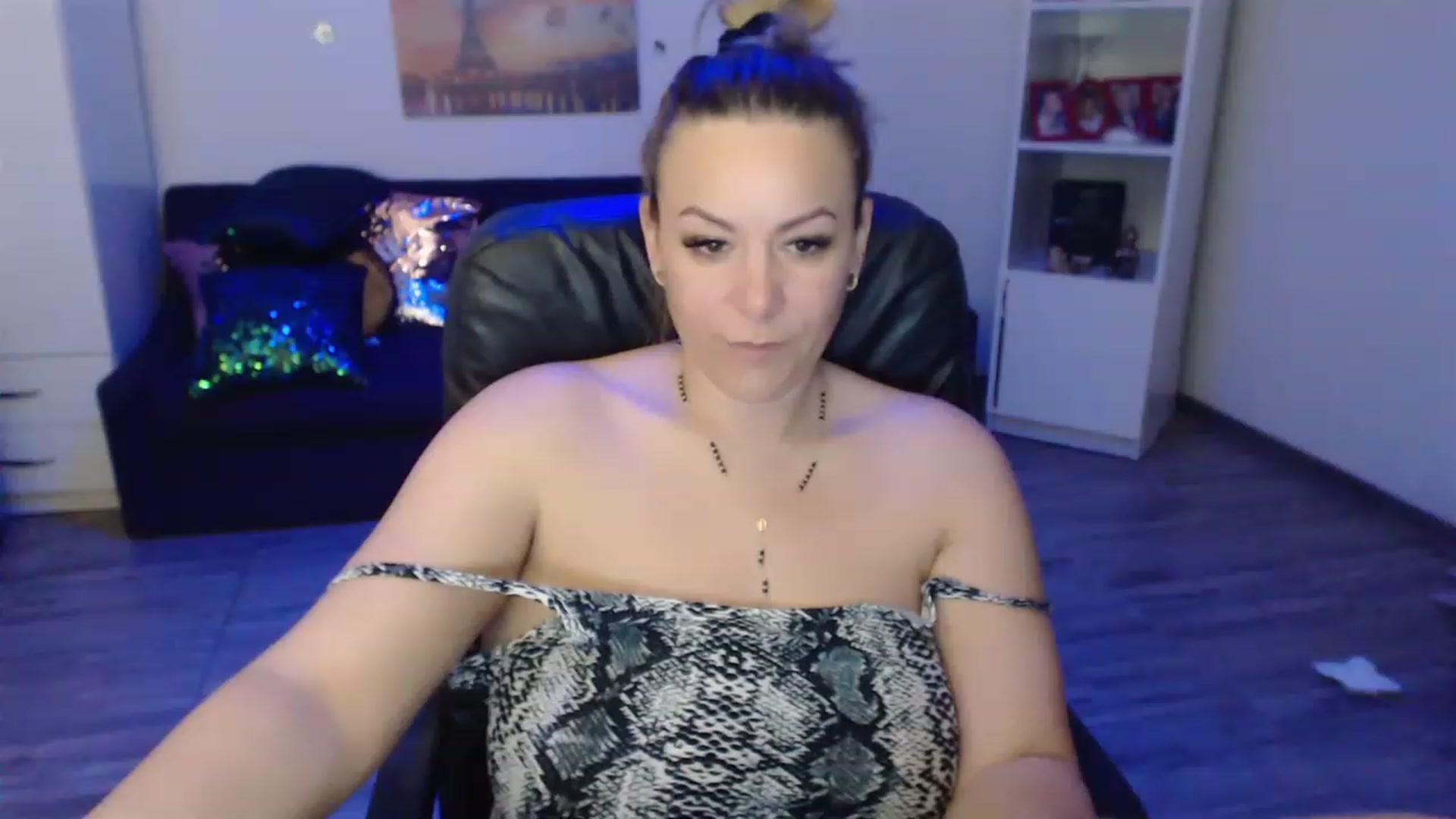 Gallery image thumbnail from A_baby_Boo's myfreecams stream on, 04/18/2023, 05:24 image 5 of 20