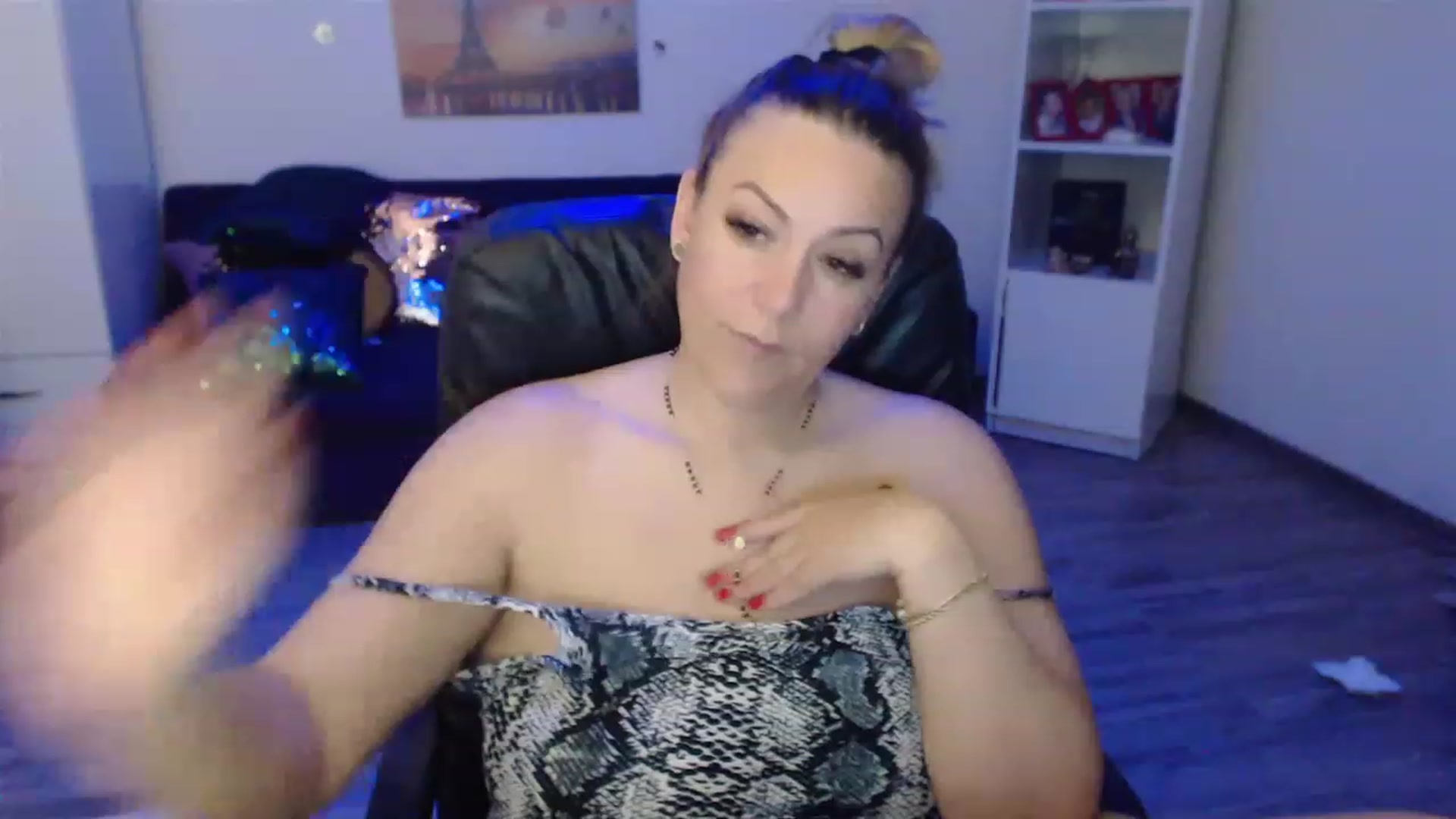 Gallery image thumbnail from A_baby_Boo's myfreecams stream on, 04/18/2023, 05:24 image 15 of 20