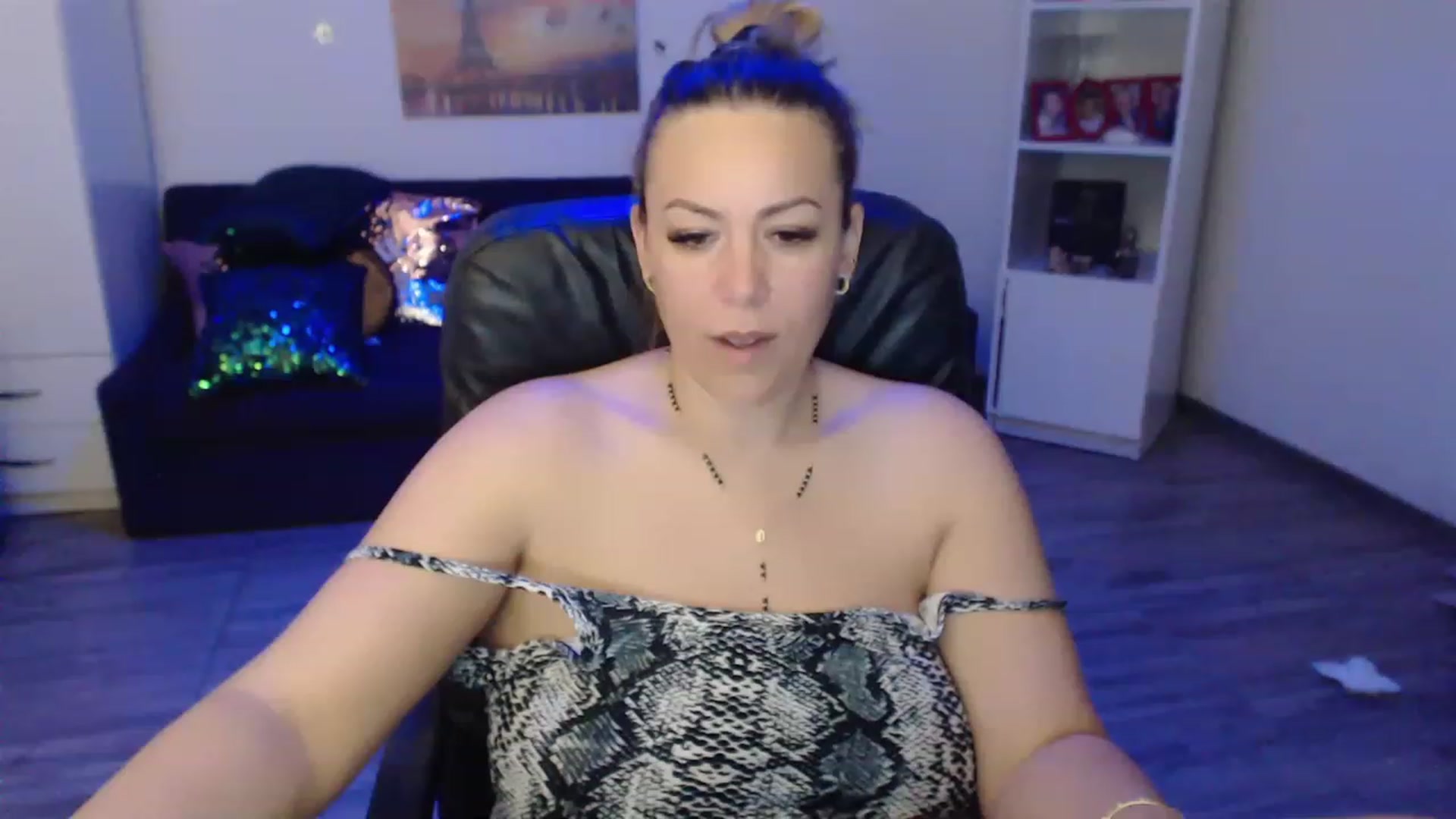 Gallery image thumbnail from A_baby_Boo's myfreecams stream on, 04/18/2023, 05:24 image 7 of 20