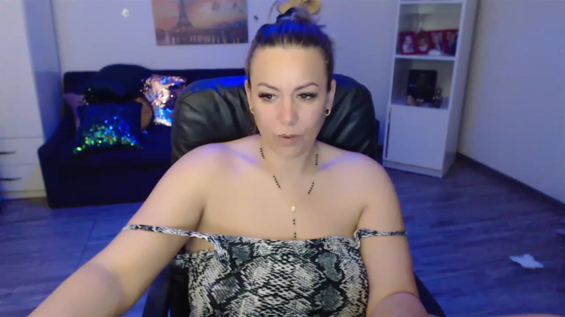 Gallery image thumbnail from A_baby_Boo's myfreecams stream on, 04/18/2023, 05:24 image 12 of 20