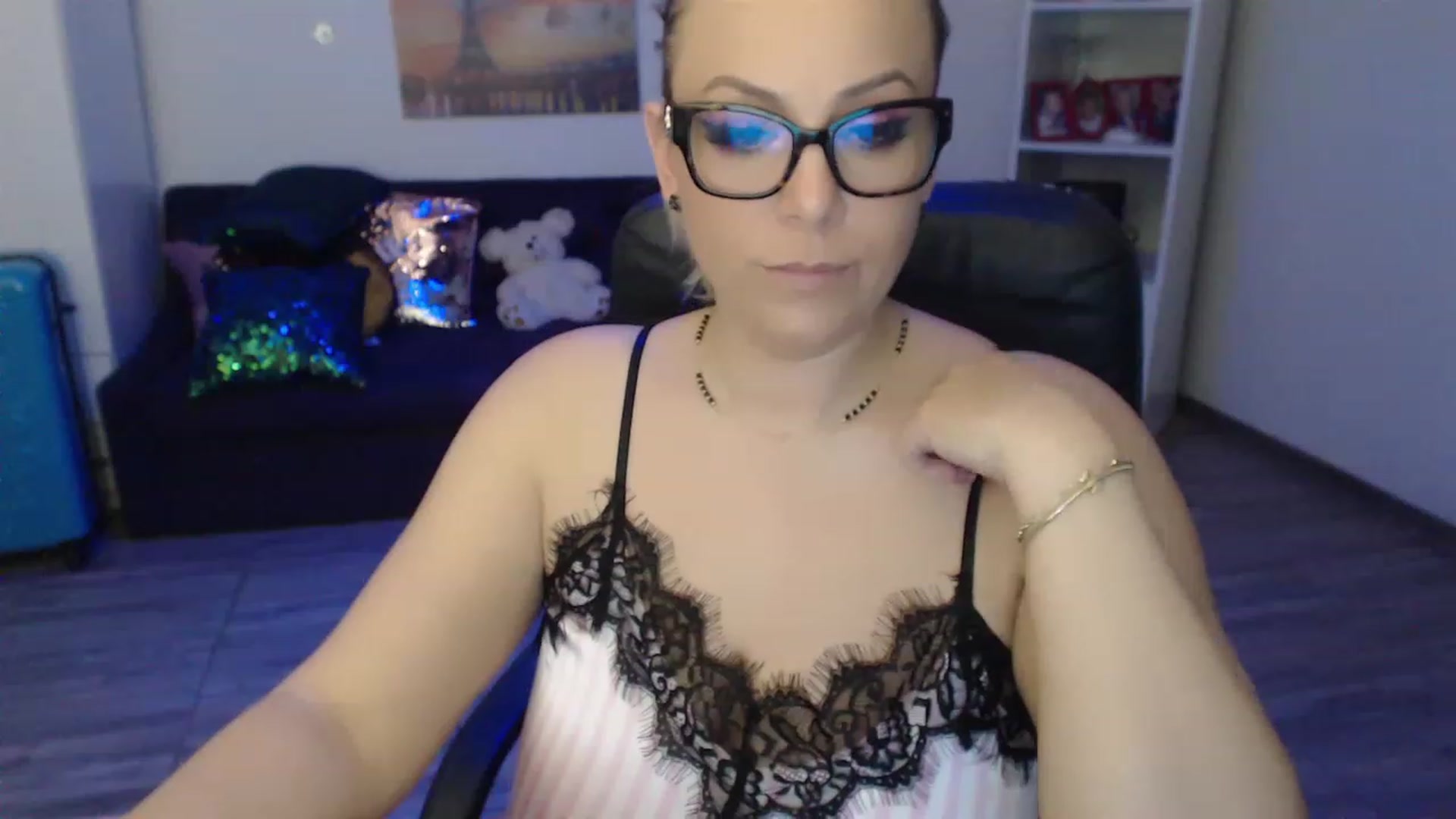 Gallery image thumbnail from A_baby_Boo's myfreecams stream on, 04/20/2023, 14:08 image 16 of 20