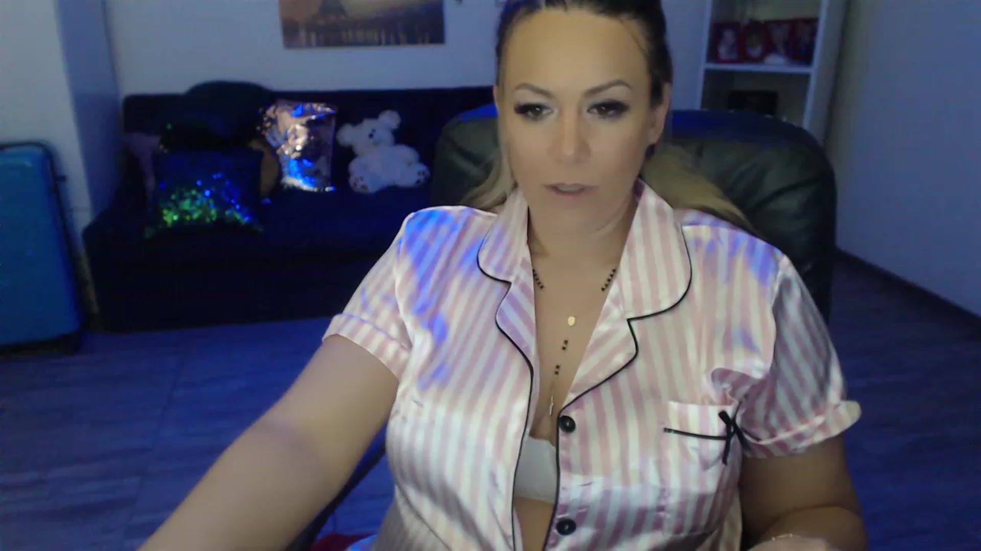 Gallery image thumbnail from A_baby_Boo's myfreecams stream on, 04/20/2023, 20:38 image 7 of 20