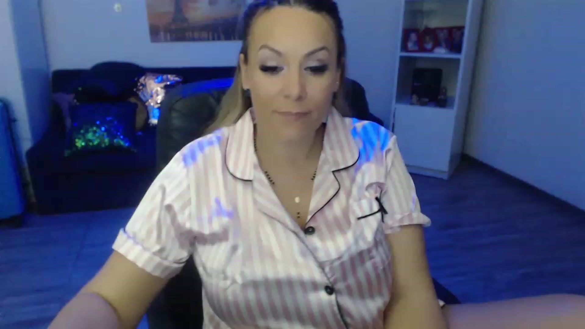 Gallery image thumbnail from A_baby_Boo's myfreecams stream on, 04/20/2023, 20:38 image 18 of 20