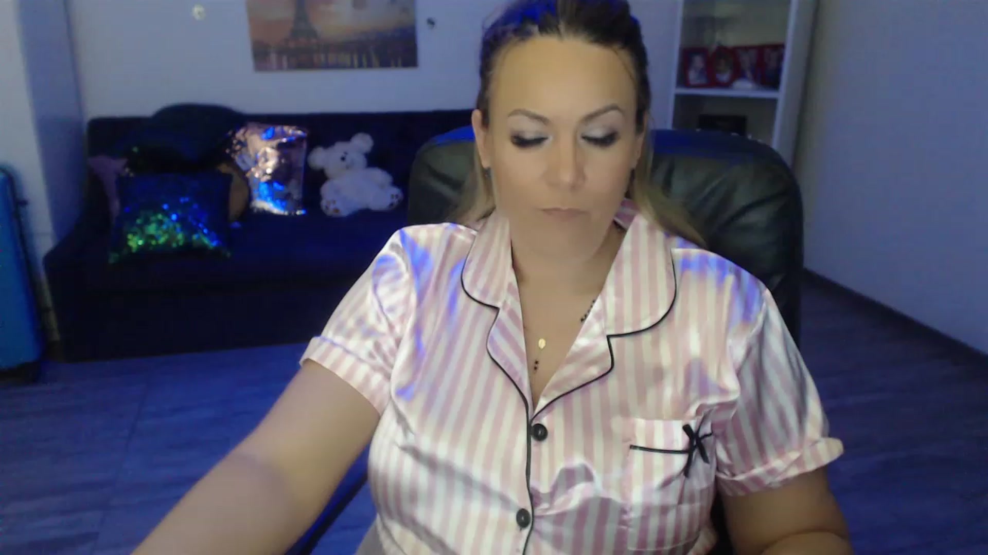 Gallery image thumbnail from A_baby_Boo's myfreecams stream on, 04/20/2023, 20:38 image 13 of 20