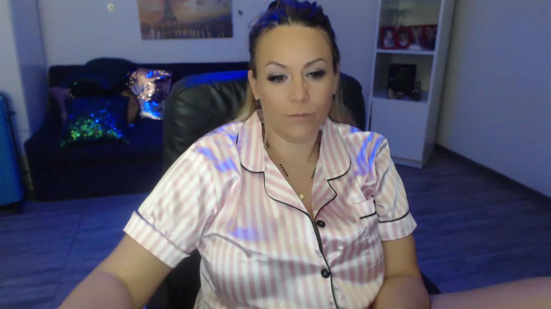Gallery image thumbnail from A_baby_Boo's myfreecams stream on, 04/20/2023, 20:38 image 20 of 20