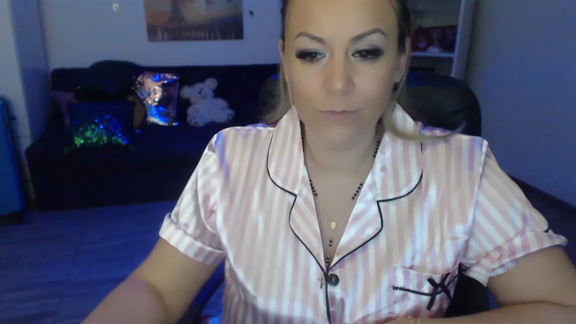 Gallery image thumbnail from A_baby_Boo's myfreecams stream on, 04/20/2023, 20:38 image 15 of 20