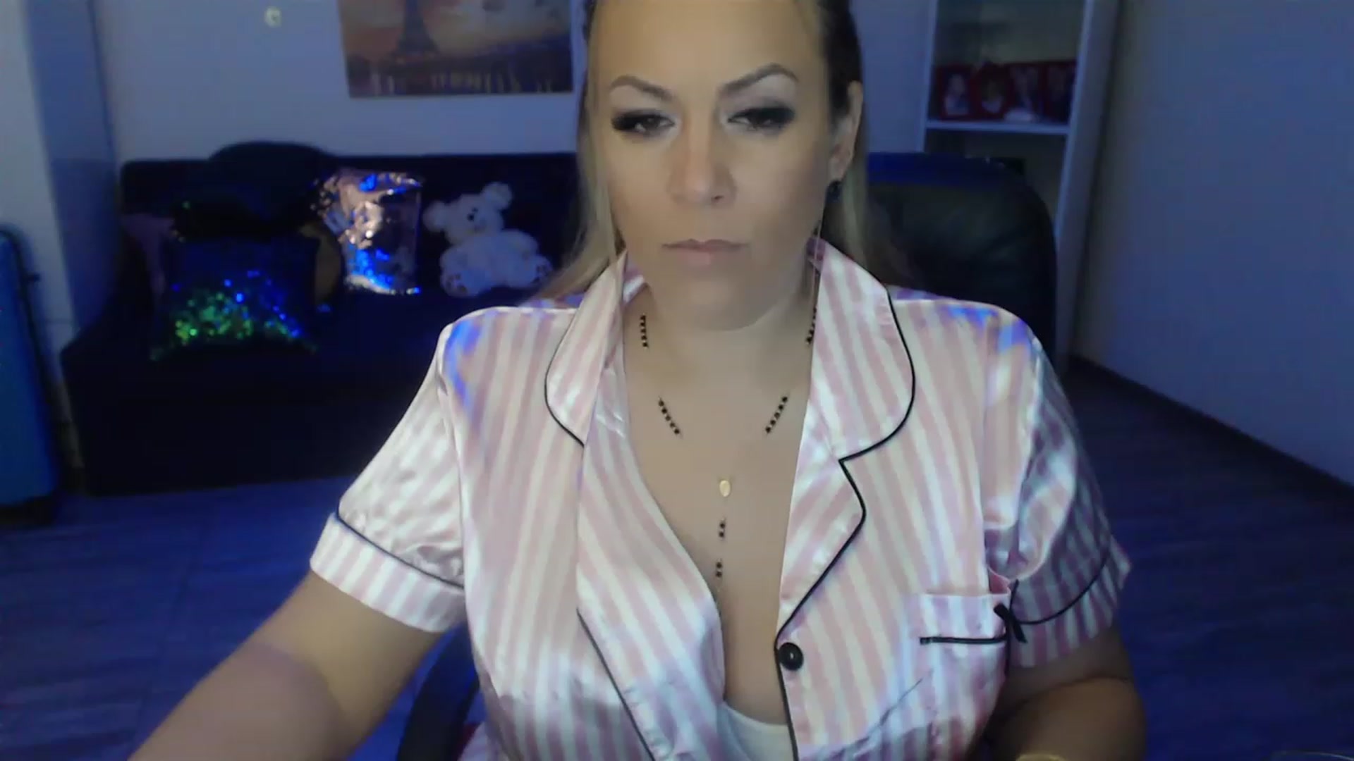 Gallery image thumbnail from A_baby_Boo's myfreecams stream on, 04/20/2023, 22:58 image 3 of 20