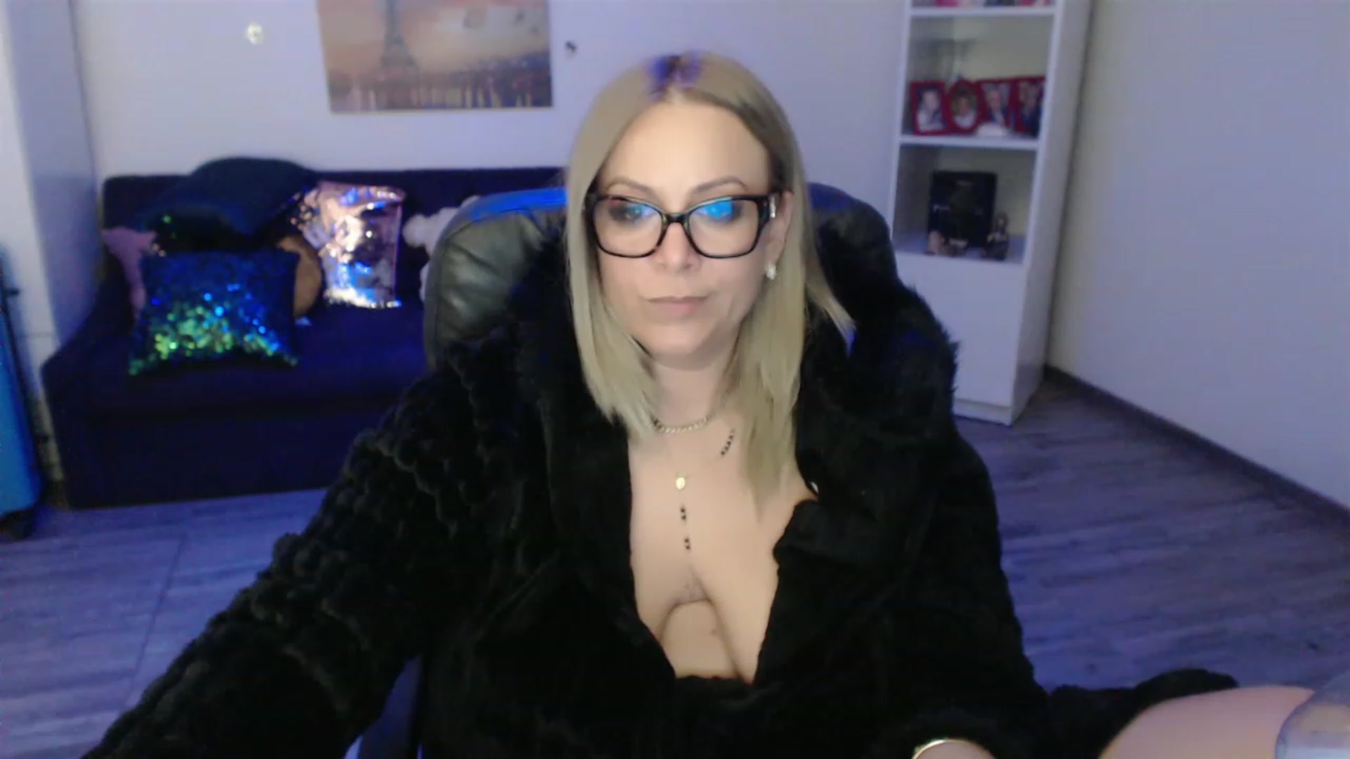 Gallery image thumbnail from A_baby_Boo's myfreecams stream on, 04/23/2023, 23:02 image 16 of 20
