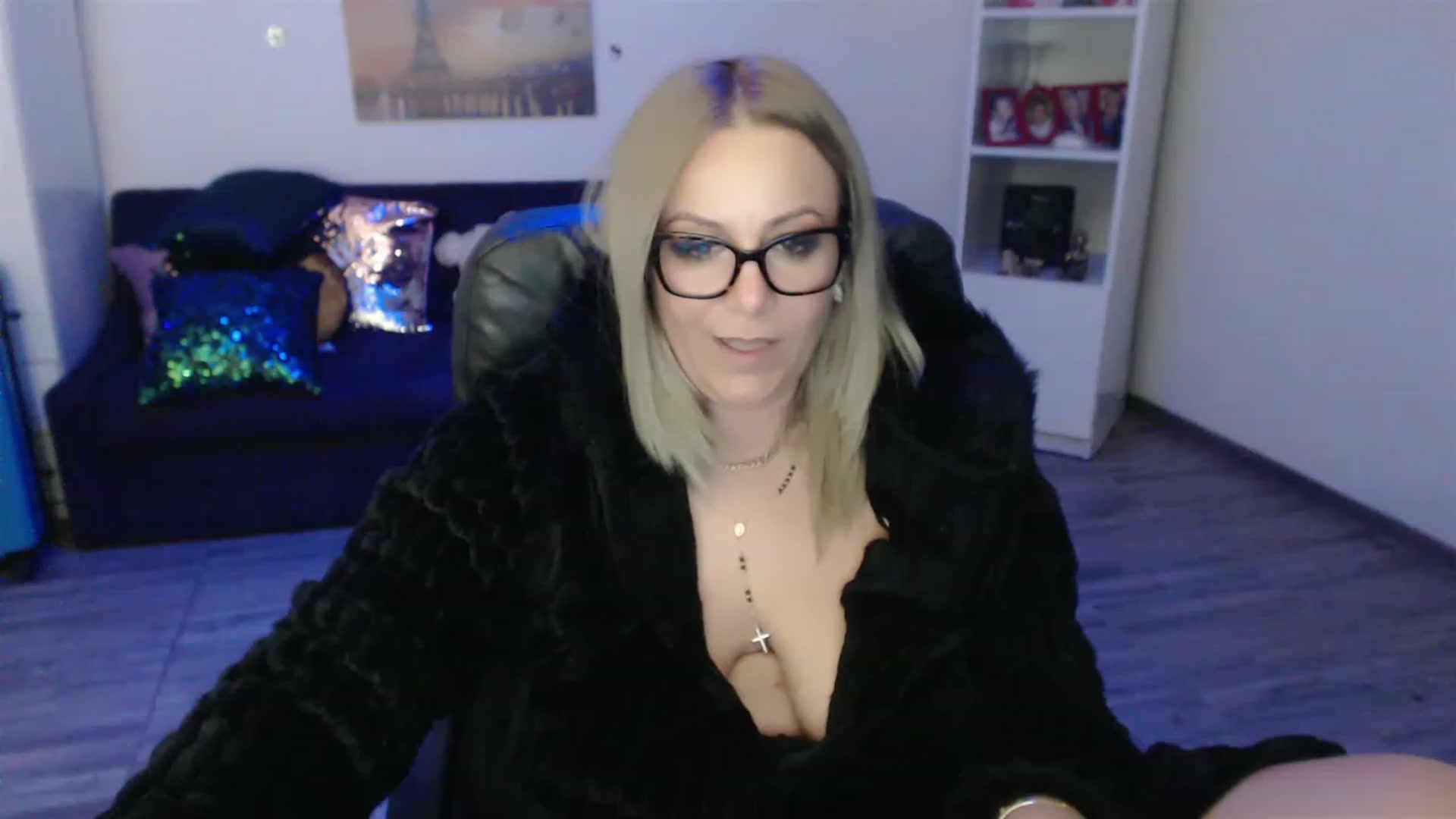 Gallery image thumbnail from A_baby_Boo's myfreecams stream on, 04/23/2023, 23:02 image 14 of 20