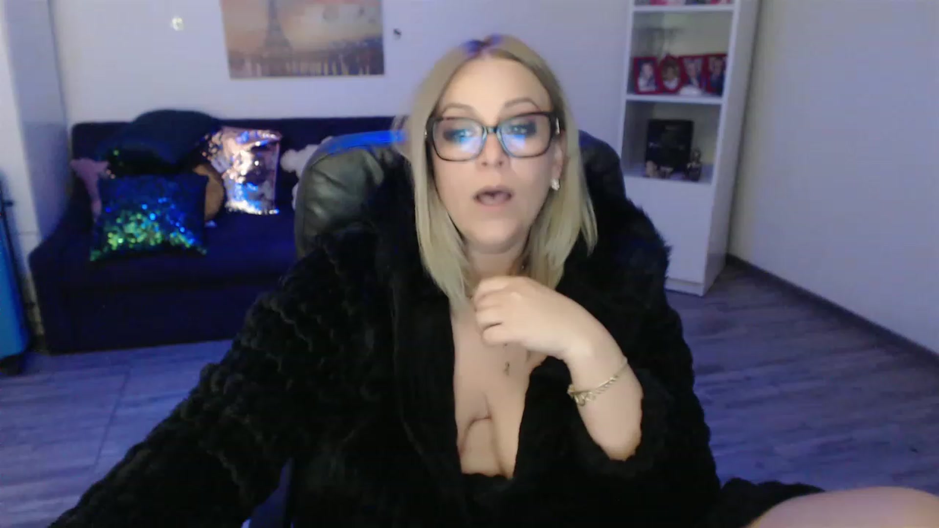 Gallery image thumbnail from A_baby_Boo's myfreecams stream on, 04/23/2023, 23:02 image 12 of 20