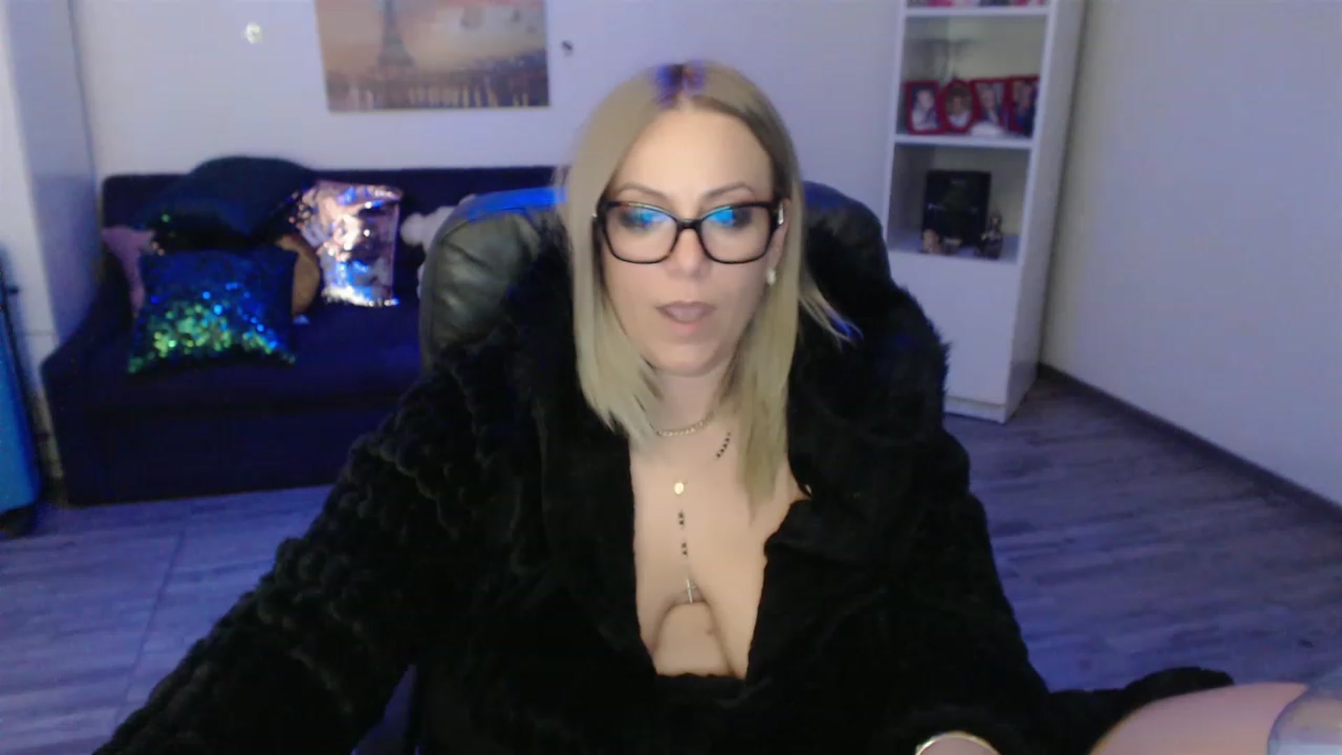 Gallery image thumbnail from A_baby_Boo's myfreecams stream on, 04/23/2023, 23:02 image 18 of 20