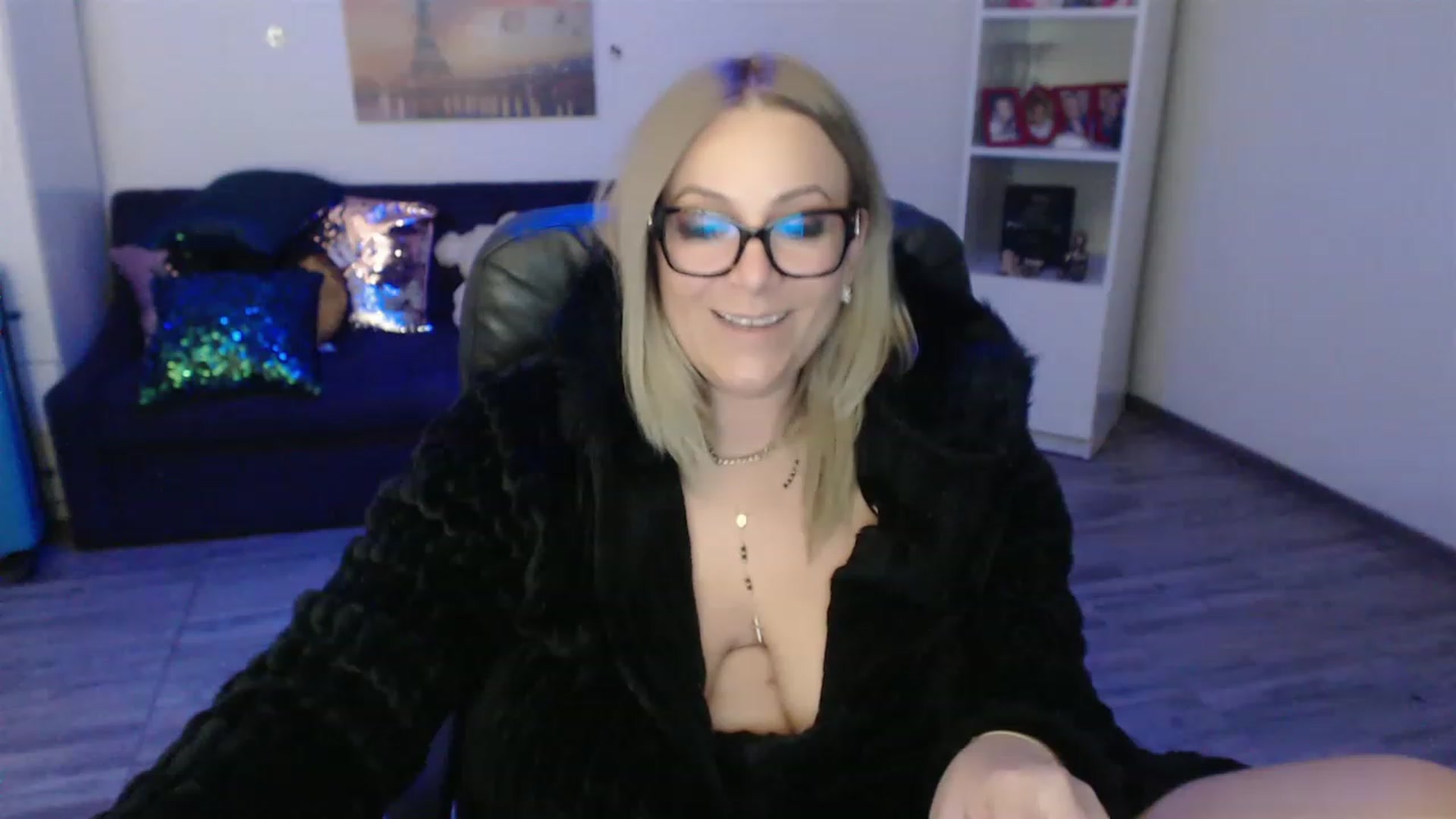 Gallery image thumbnail from A_baby_Boo's myfreecams stream on, 04/23/2023, 23:02 image 11 of 20