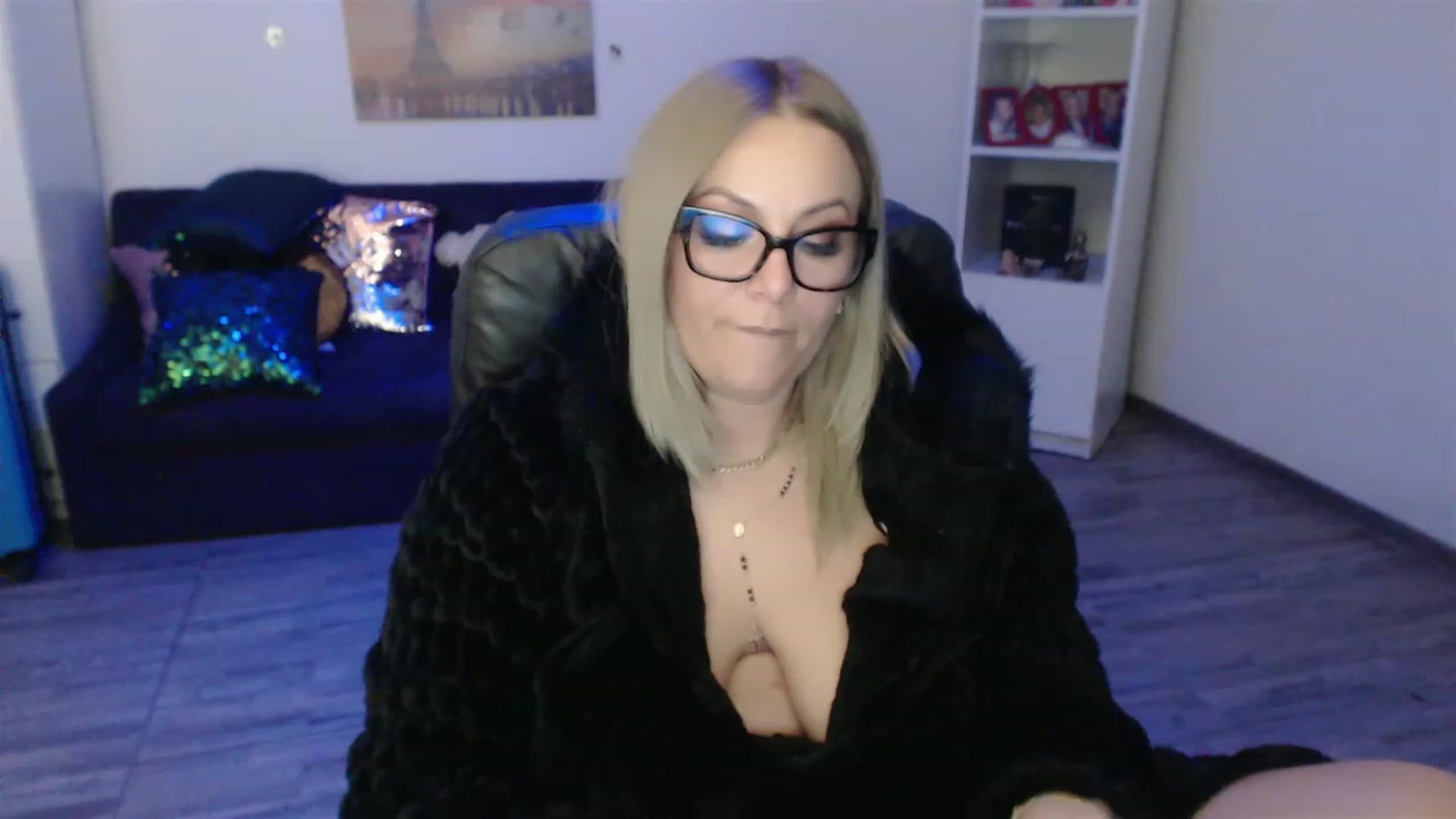Gallery image thumbnail from A_baby_Boo's myfreecams stream on, 04/23/2023, 23:02 image 15 of 20