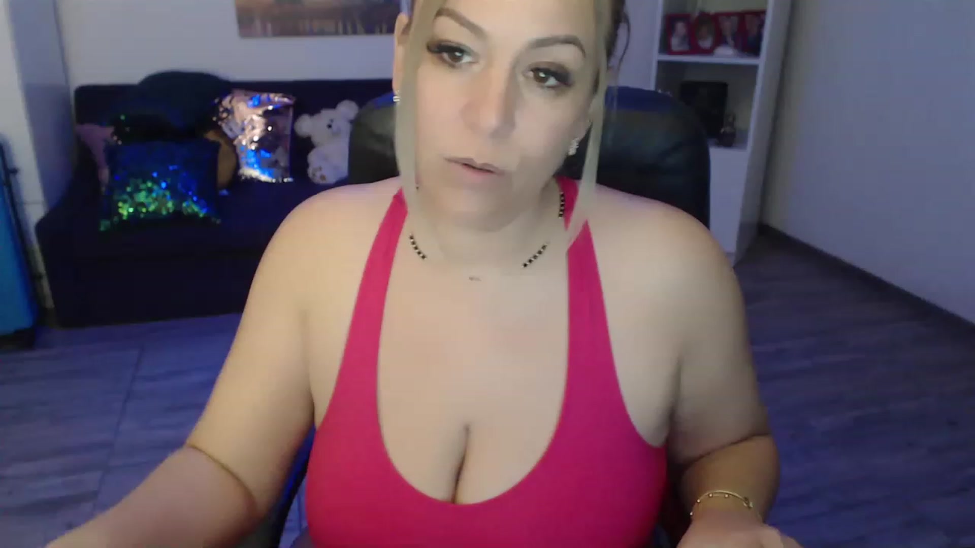 Gallery image thumbnail from A_baby_Boo's myfreecams stream on, 04/25/2023, 19:00 image 1 of 20