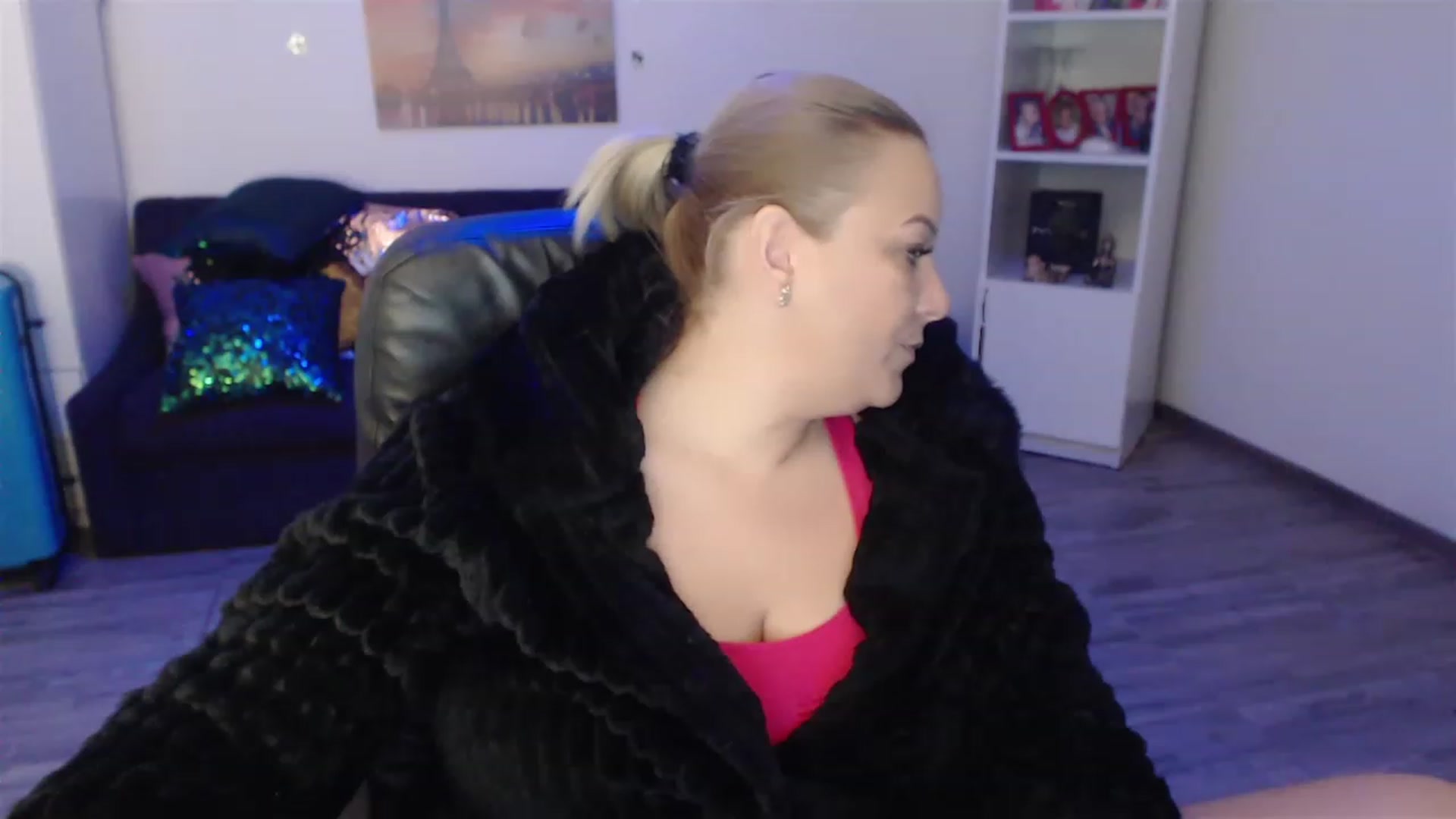 Gallery image thumbnail from A_baby_Boo's myfreecams stream on, 04/26/2023, 18:52 image 18 of 20