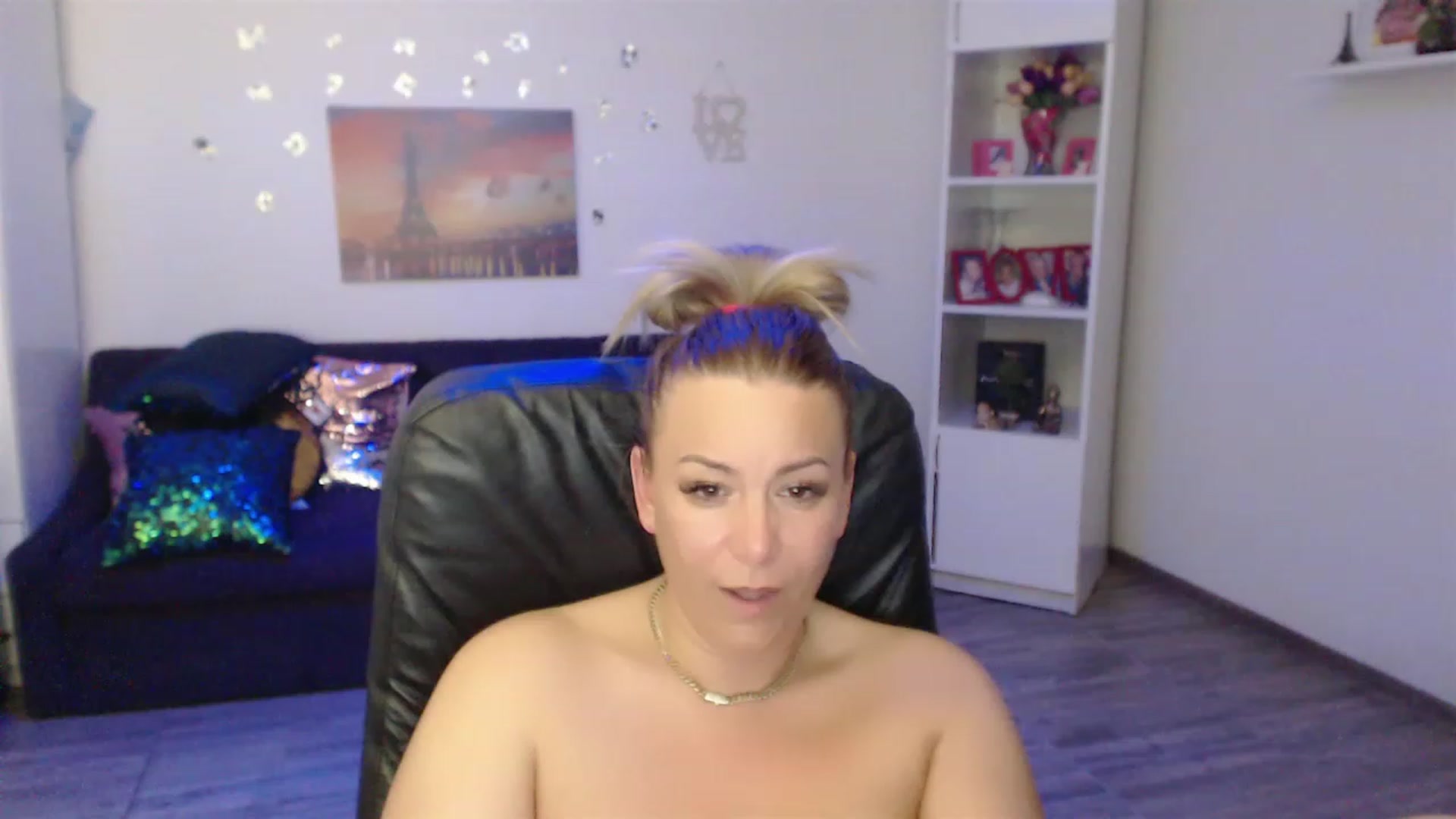 Gallery image thumbnail from A_baby_Boo's myfreecams stream on, 04/30/2023, 20:50 image 17 of 20