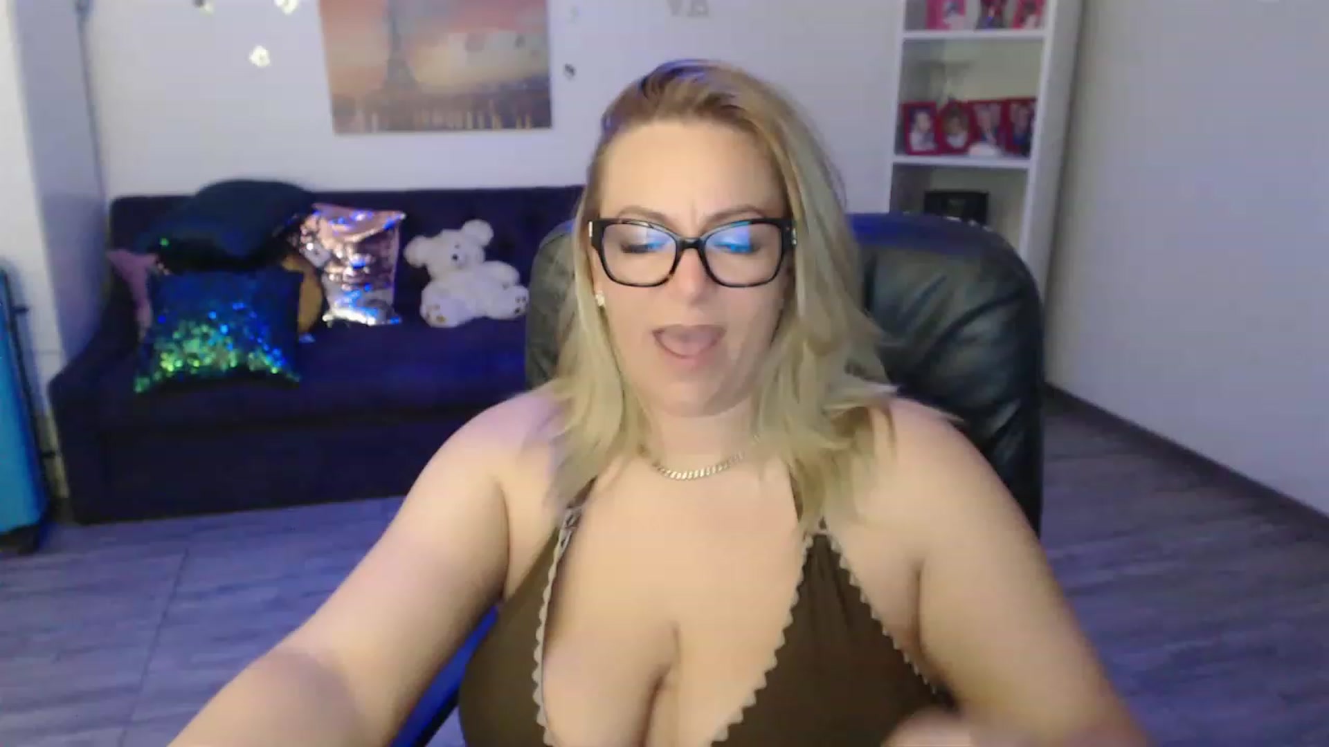 Gallery image thumbnail from A_baby_Boo's myfreecams stream on, 05/02/2023, 05:54 image 16 of 20