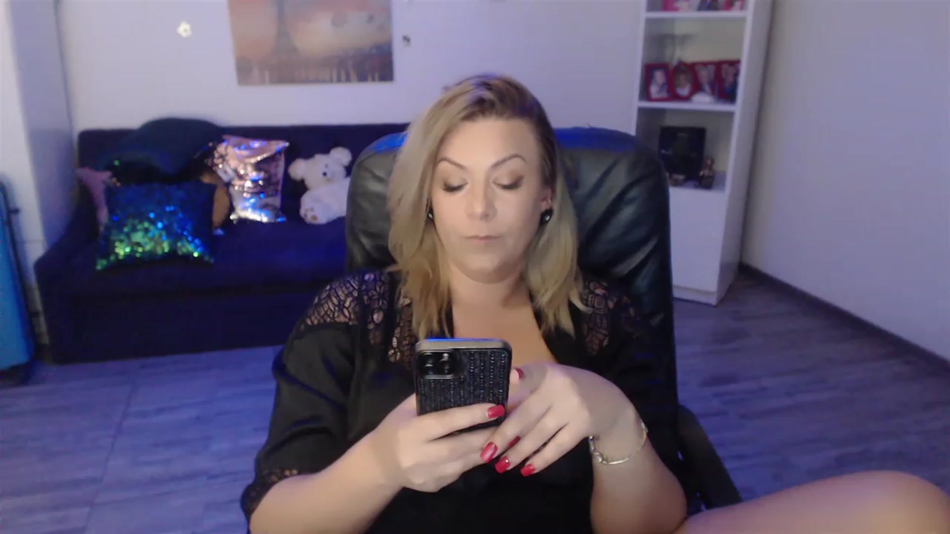 Gallery image thumbnail from A_baby_Boo's myfreecams stream on, 05/03/2023, 20:21 image 14 of 20
