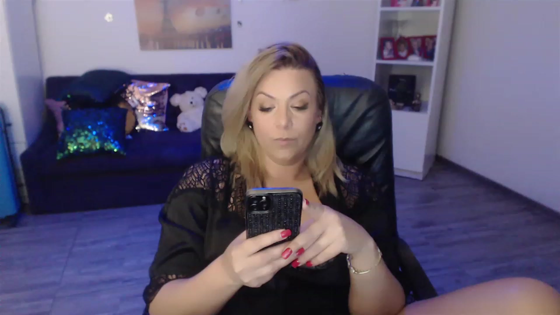 Gallery image thumbnail from A_baby_Boo's myfreecams stream on, 05/03/2023, 20:21 image 12 of 20