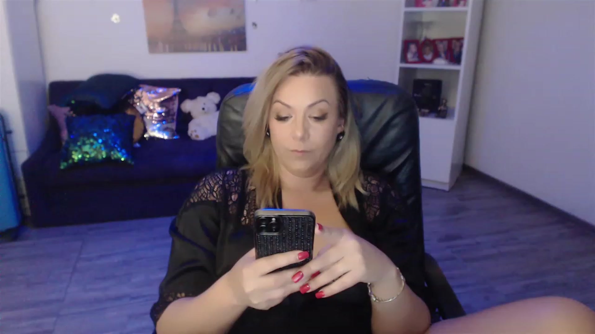 Gallery image thumbnail from A_baby_Boo's myfreecams stream on, 05/03/2023, 20:21 image 13 of 20