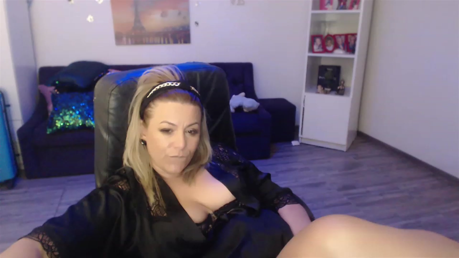 Gallery image thumbnail from A_baby_Boo's myfreecams stream on, 05/04/2023, 01:55 image 6 of 20