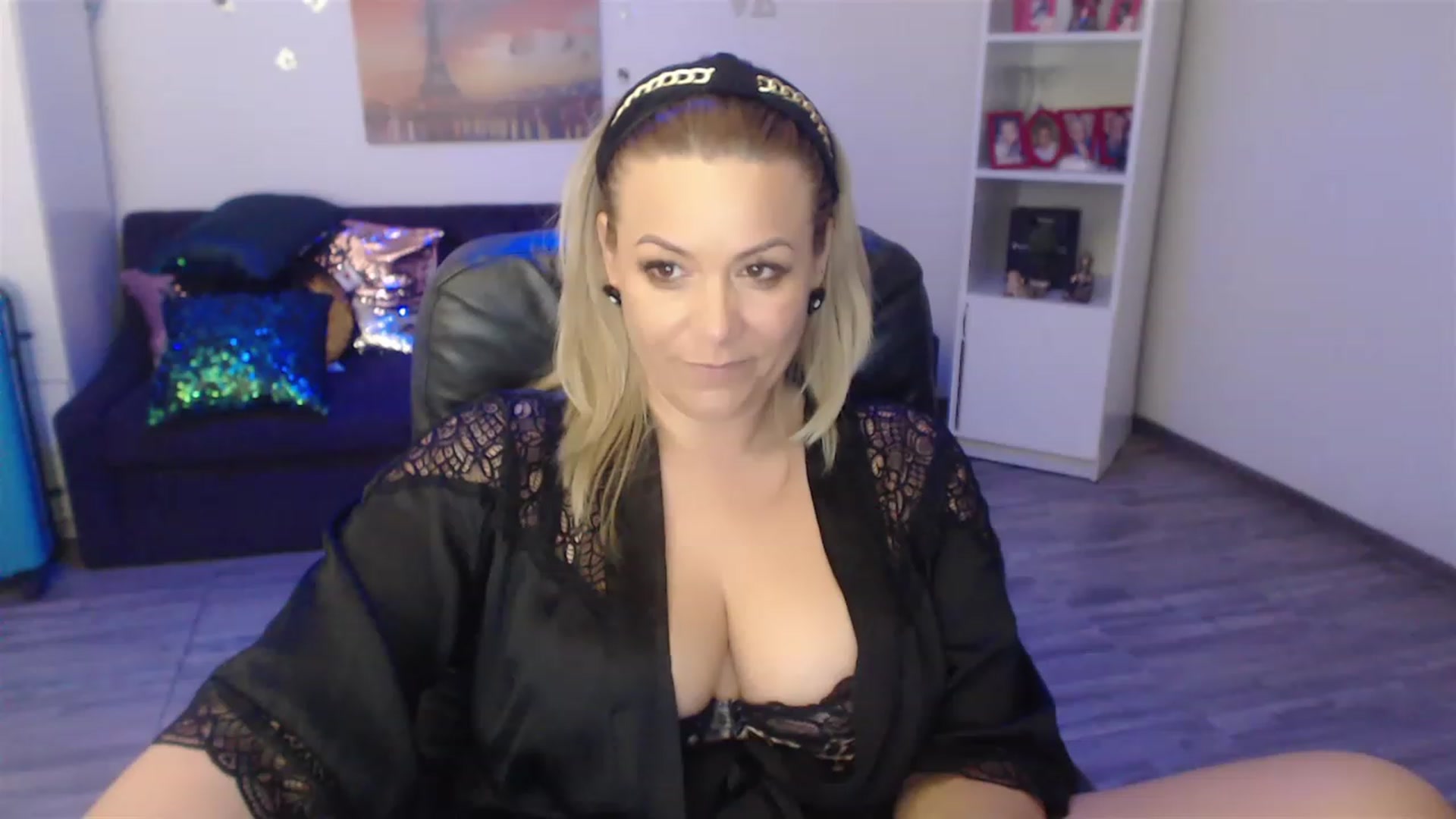 Gallery image thumbnail from A_baby_Boo's myfreecams stream on, 05/04/2023, 01:55 image 16 of 20