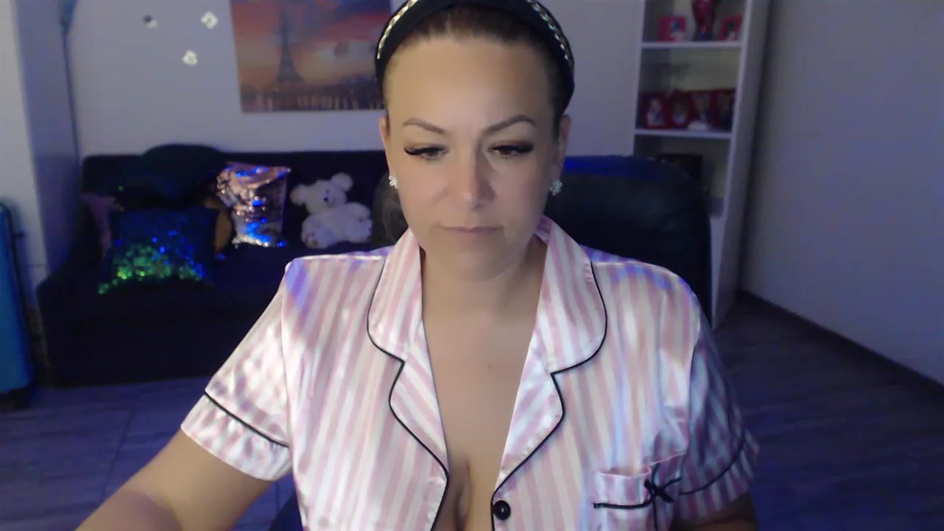 Gallery image thumbnail from A_baby_Boo's myfreecams stream on, 05/05/2023, 18:43 image 3 of 20