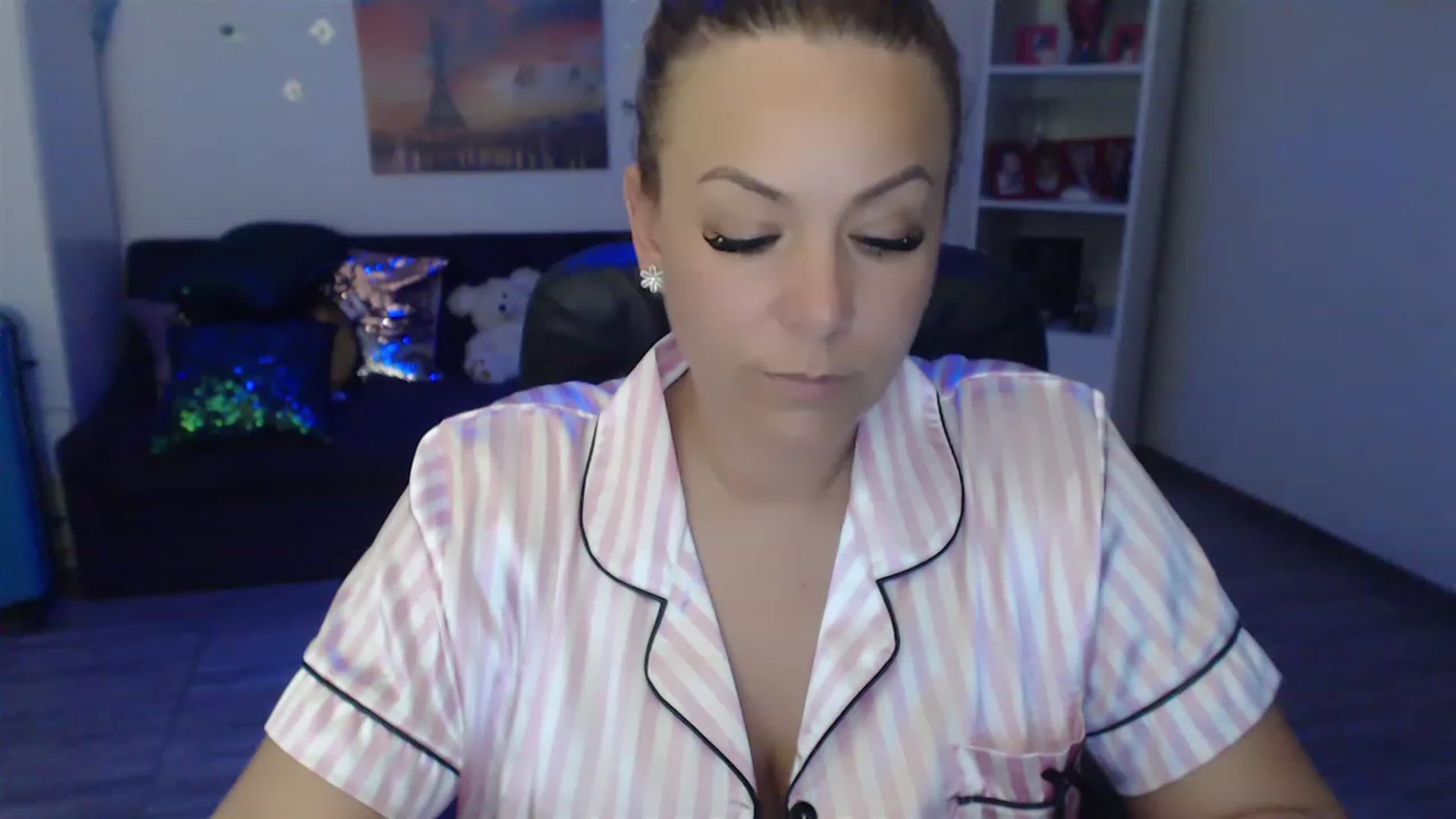 Gallery image thumbnail from A_baby_Boo's myfreecams stream on, 05/05/2023, 19:28 image 10 of 20