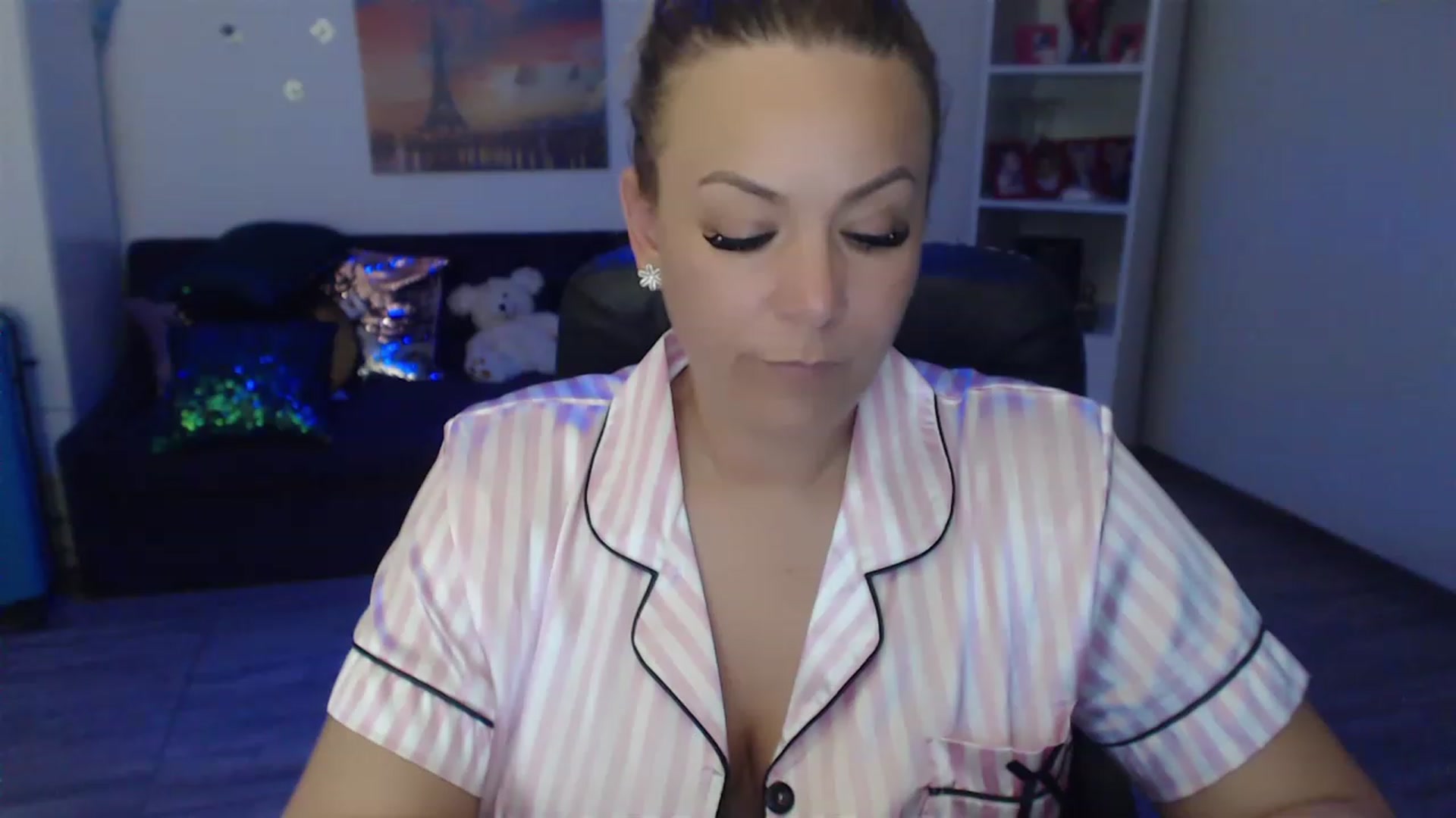 Gallery image thumbnail from A_baby_Boo's myfreecams stream on, 05/05/2023, 19:28 image 14 of 20