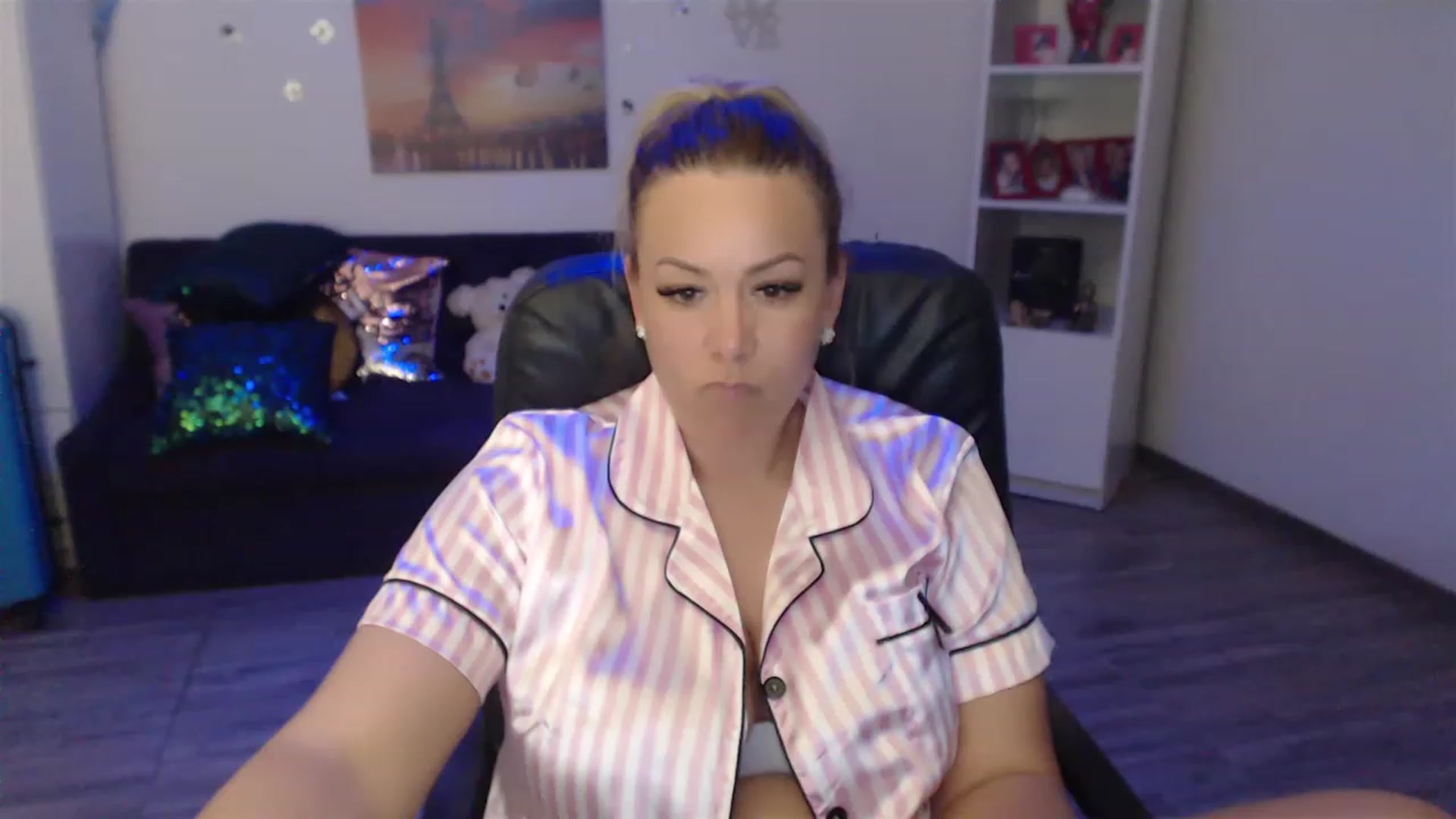 Gallery image thumbnail from A_baby_Boo's myfreecams stream on, 05/05/2023, 19:28 image 18 of 20