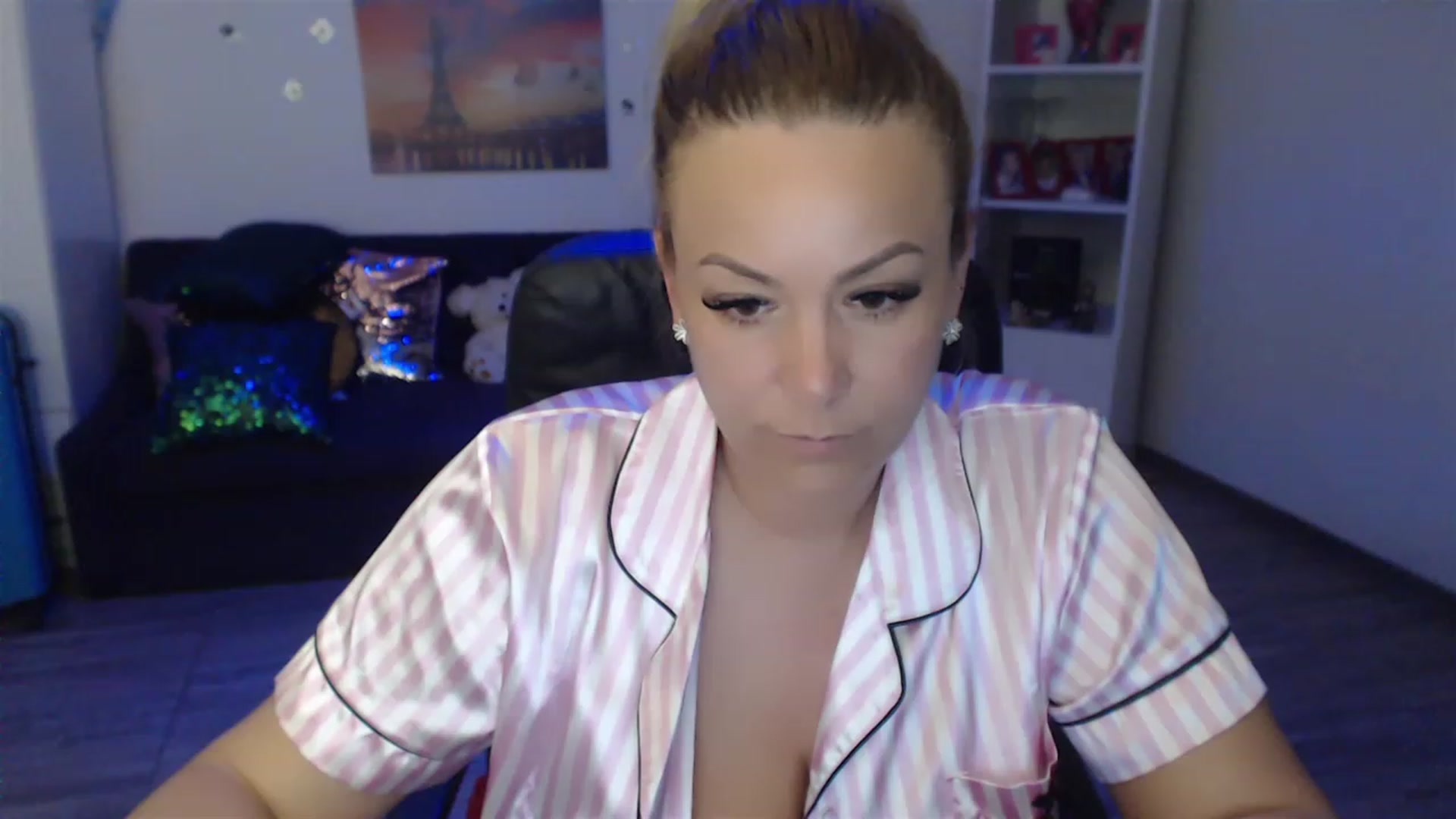 Gallery image thumbnail from A_baby_Boo's myfreecams stream on, 05/05/2023, 19:28 image 20 of 20
