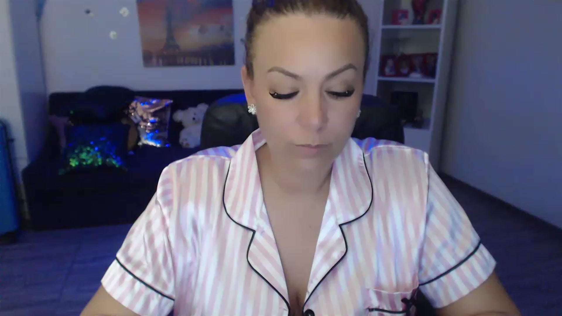 Gallery image thumbnail from A_baby_Boo's myfreecams stream on, 05/05/2023, 19:28 image 11 of 20
