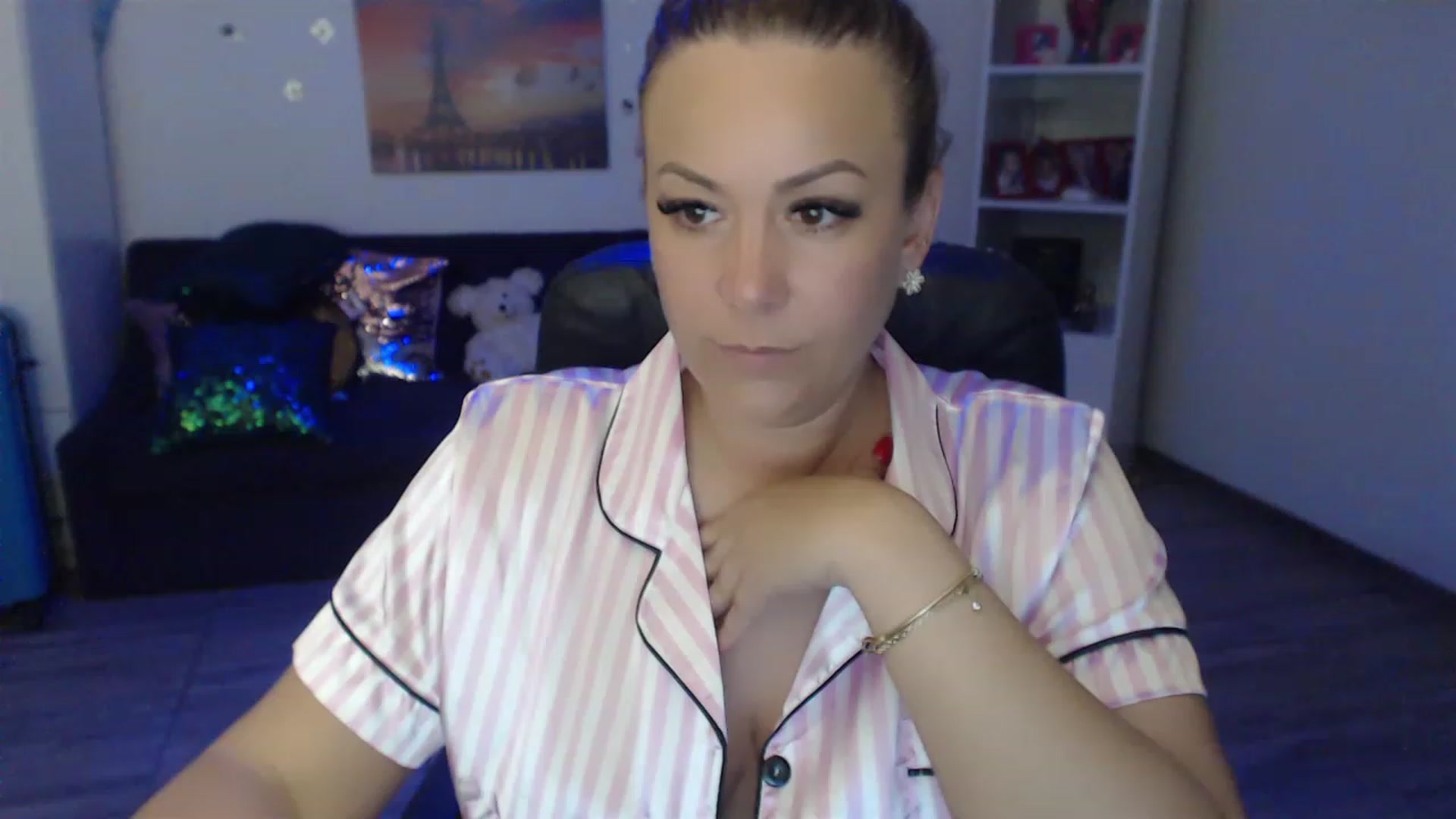 Gallery image thumbnail from A_baby_Boo's myfreecams stream on, 05/05/2023, 19:28 image 13 of 20