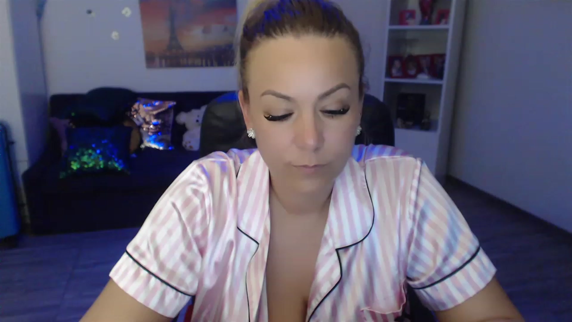 Gallery image thumbnail from A_baby_Boo's myfreecams stream on, 05/05/2023, 19:28 image 19 of 20
