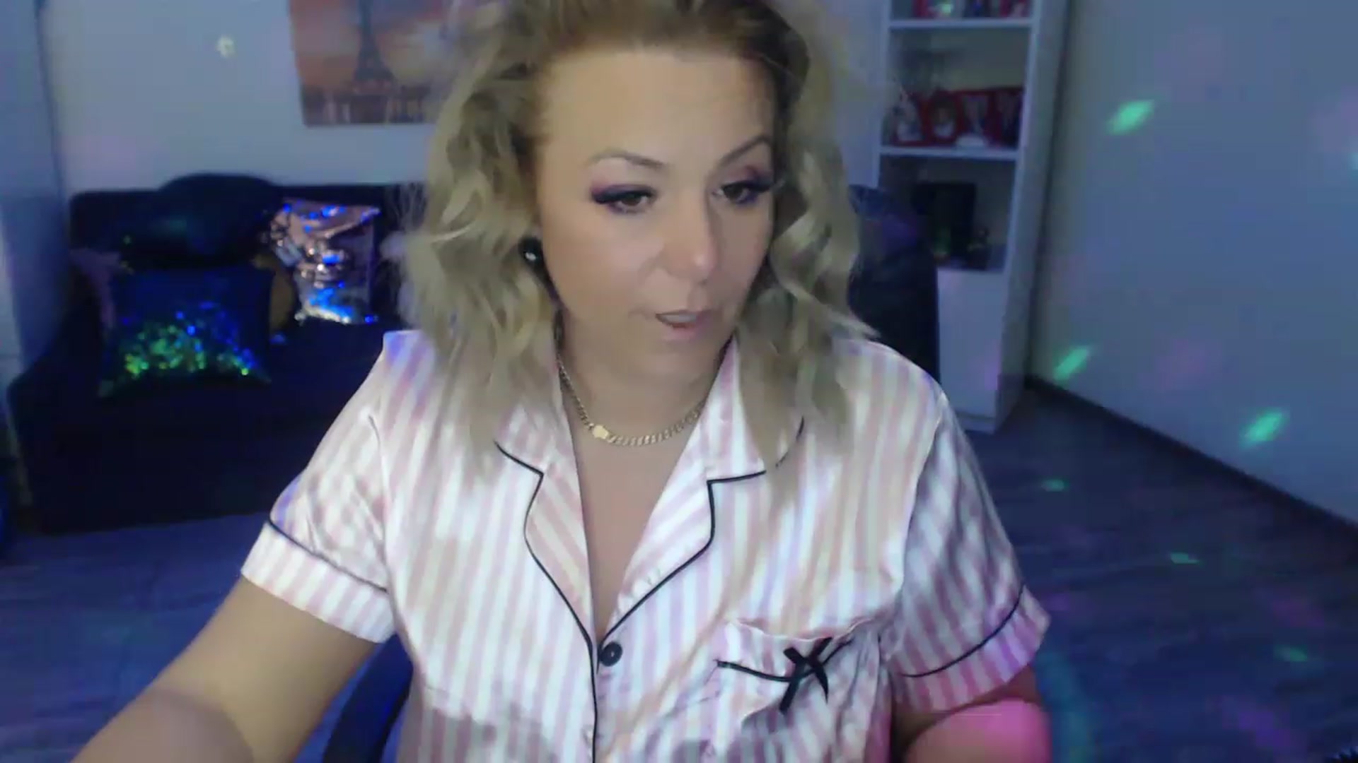 Gallery image thumbnail from A_baby_Boo's myfreecams stream on, 05/06/2023, 21:03 image 4 of 20