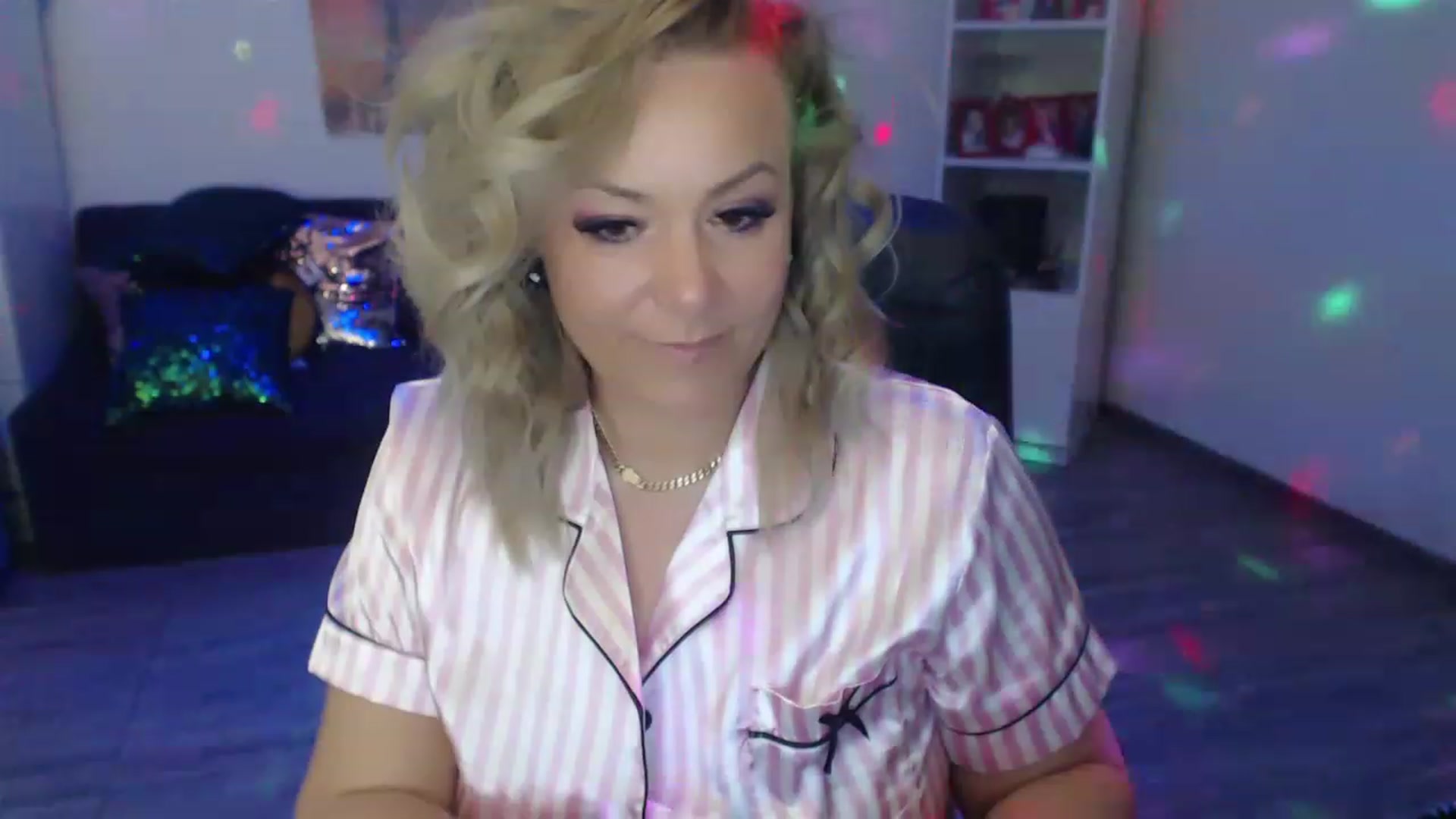 Gallery image thumbnail from A_baby_Boo's myfreecams stream on, 05/06/2023, 21:03 image 8 of 20
