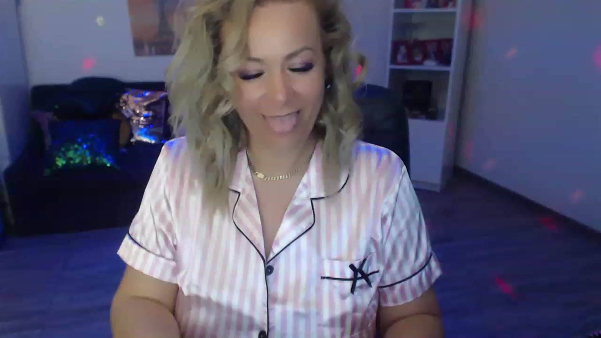 Gallery image thumbnail from A_baby_Boo's myfreecams stream on, 05/06/2023, 21:03 image 15 of 20