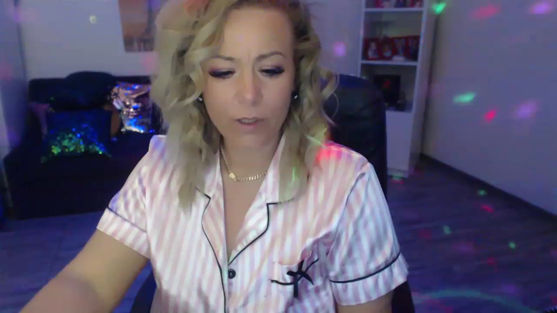 Gallery image thumbnail from A_baby_Boo's myfreecams stream on, 05/06/2023, 21:03 image 9 of 20