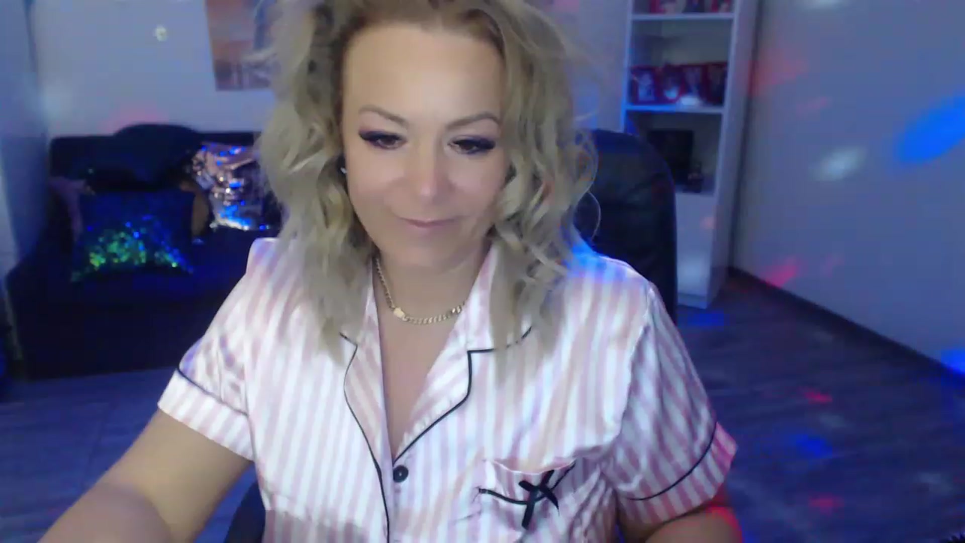 Gallery image thumbnail from A_baby_Boo's myfreecams stream on, 05/06/2023, 21:03 image 7 of 20
