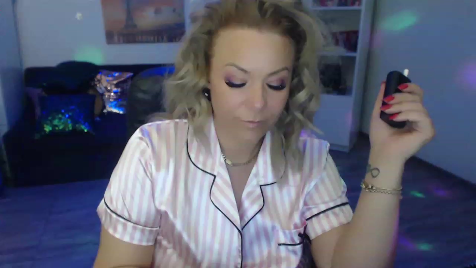 Gallery image thumbnail from A_baby_Boo's myfreecams stream on, 05/06/2023, 21:03 image 3 of 20